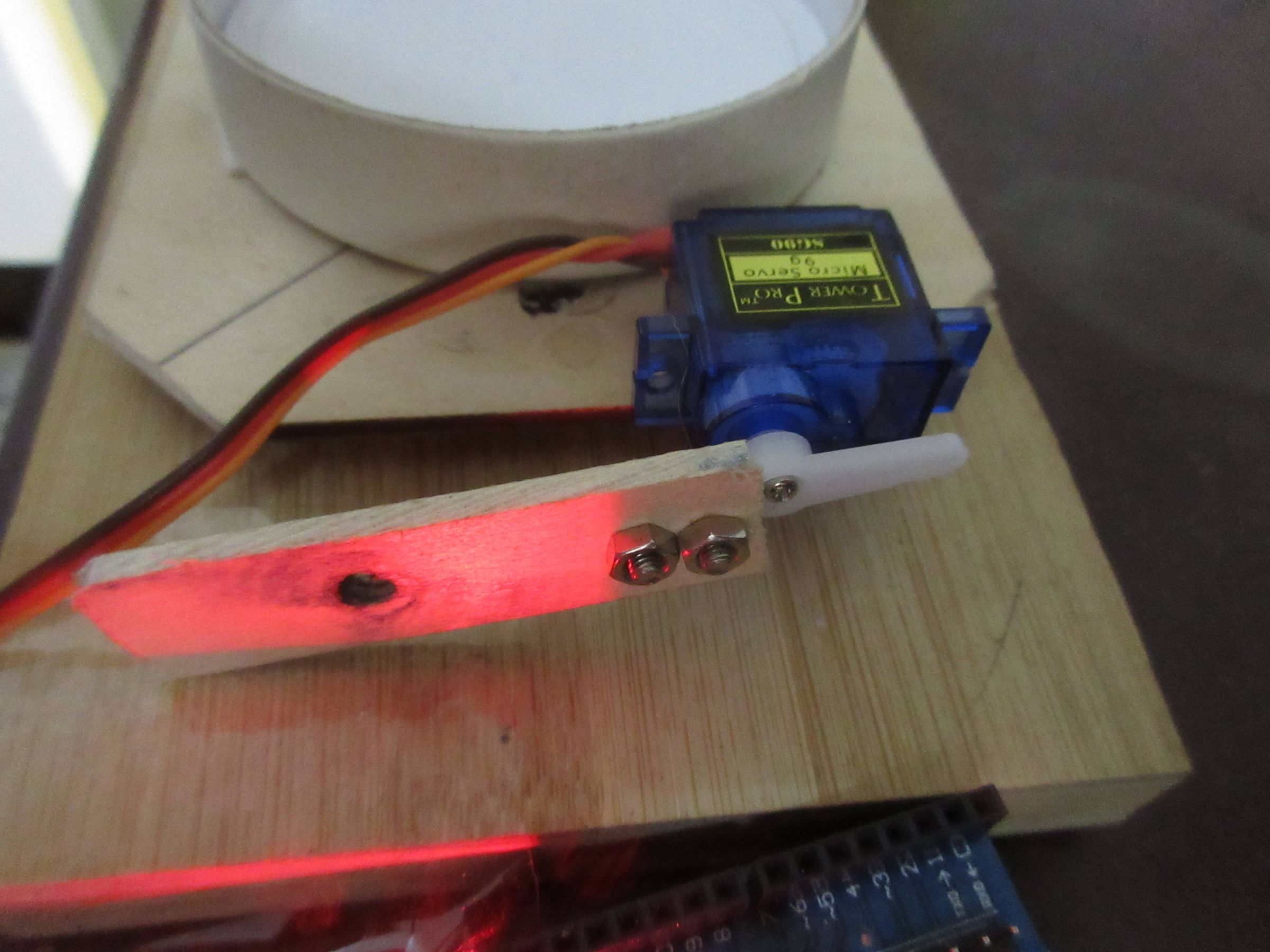 Automated Ball Roller With Arduino and One Servo : 3 Steps - Instructables