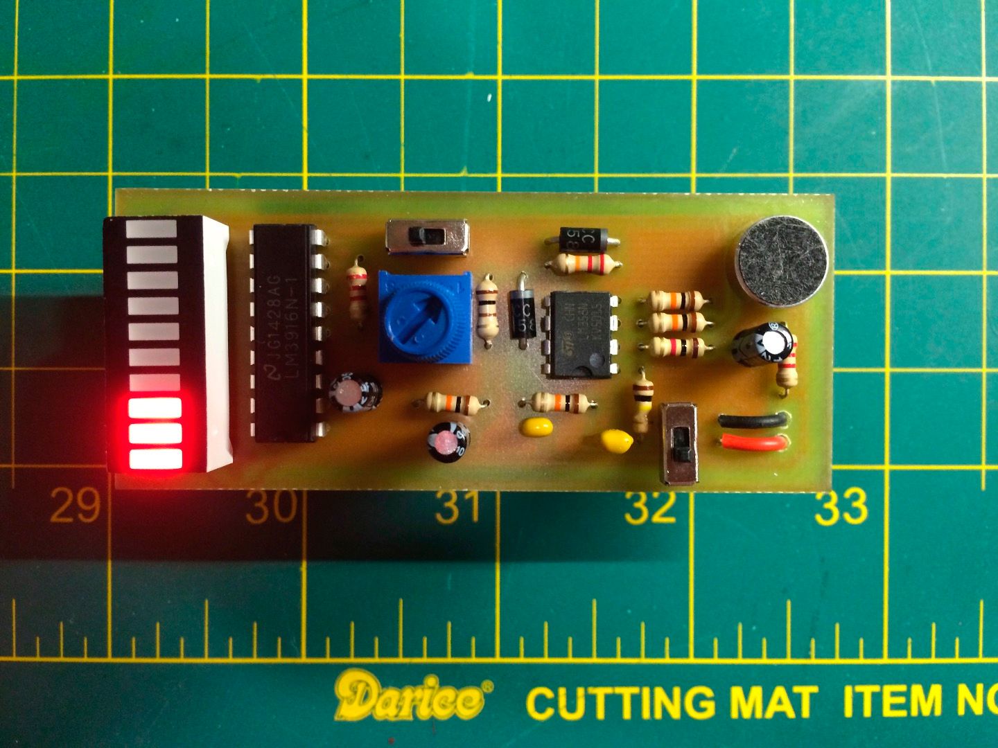 Mini Decibels a Simple Volume Meter With an Electret Mic & LM3916 3