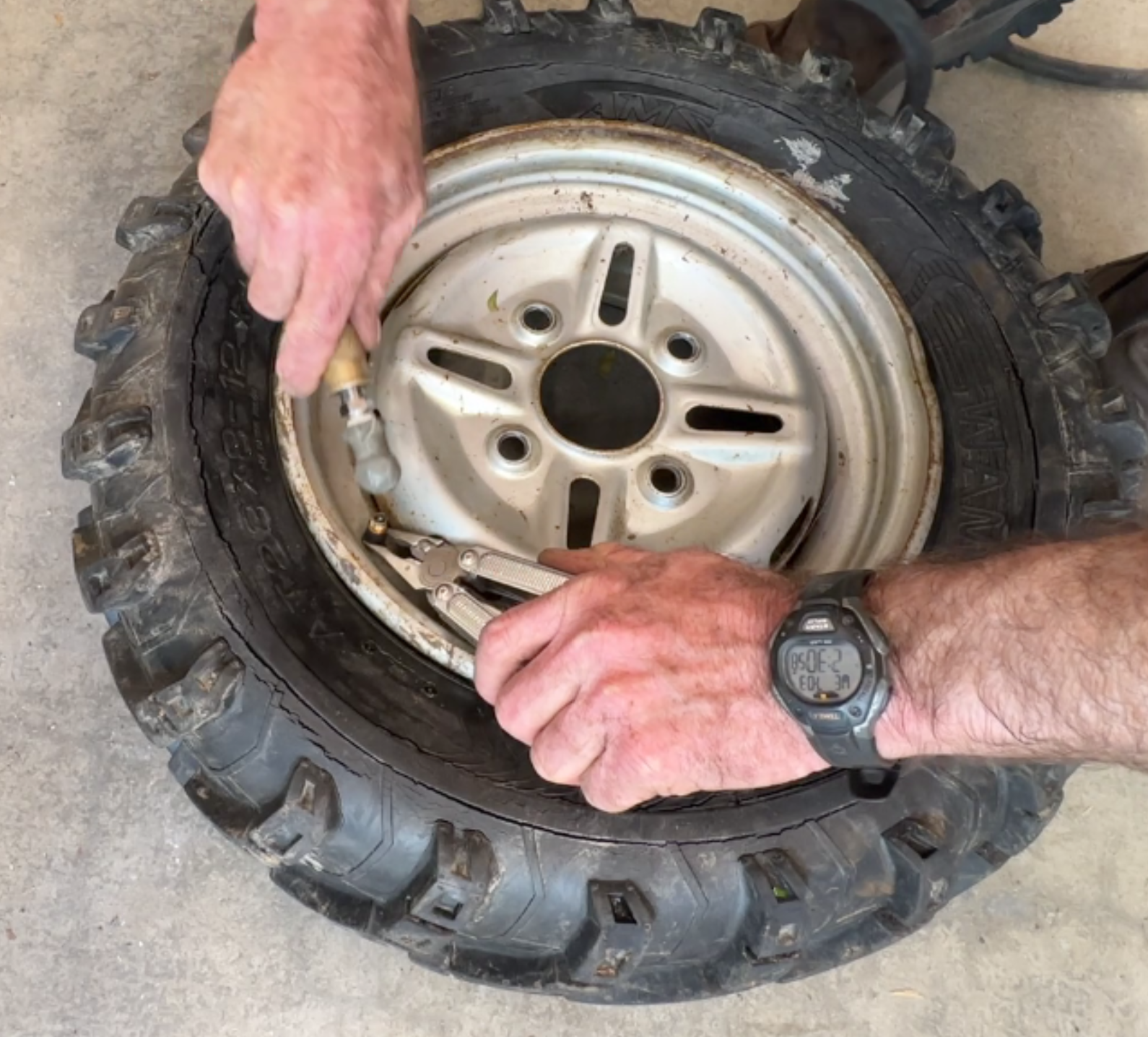 The Tire Horn Put Tubes in Tubeless Tires 8 Steps (with Pictures