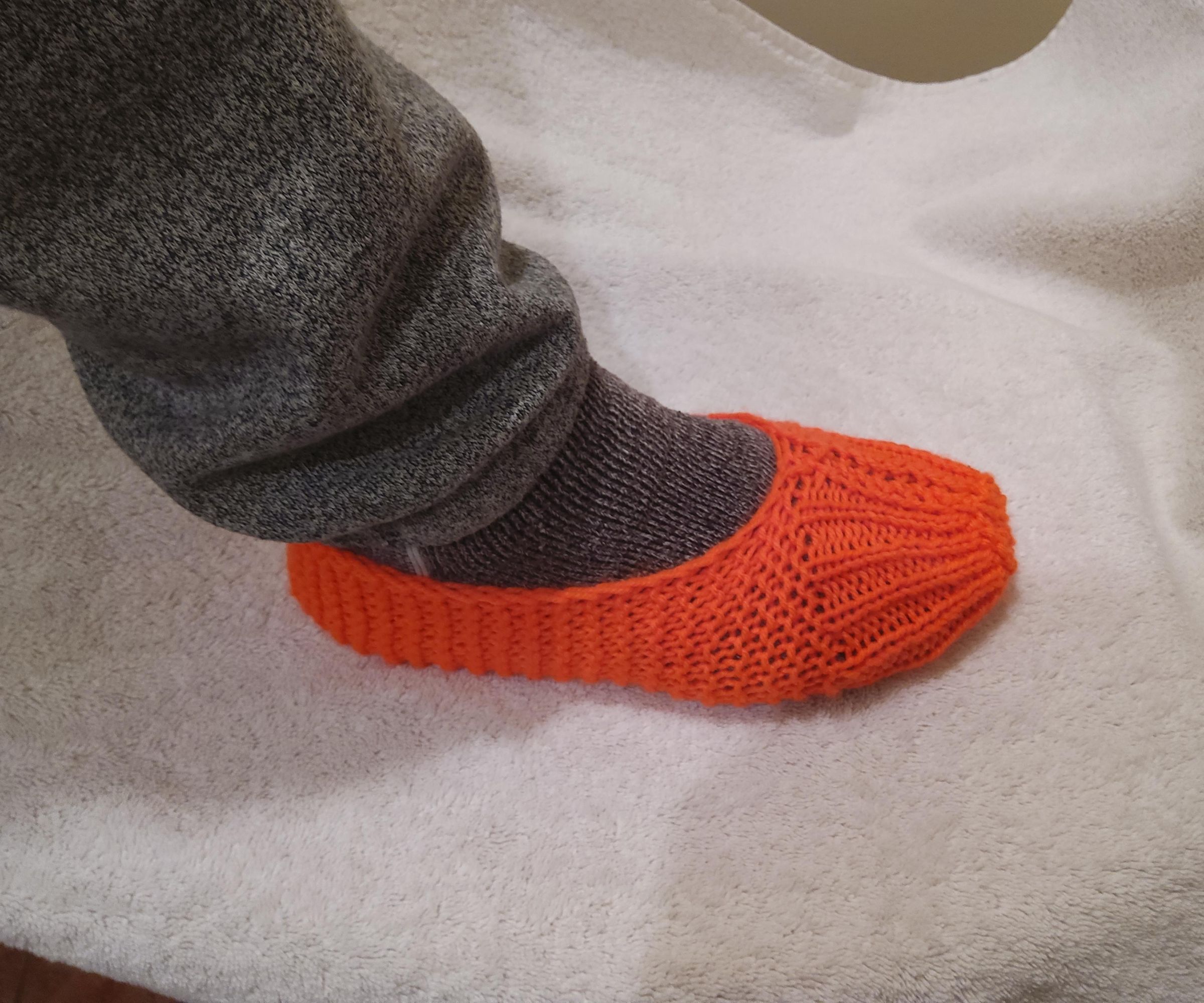 COZY CABIN SLIPPERS, in 4 Easy Steps