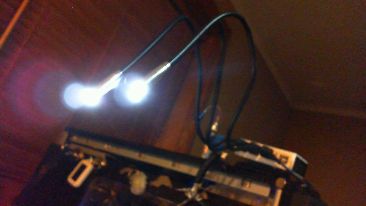 Make a cheap USB hub light for your desktop