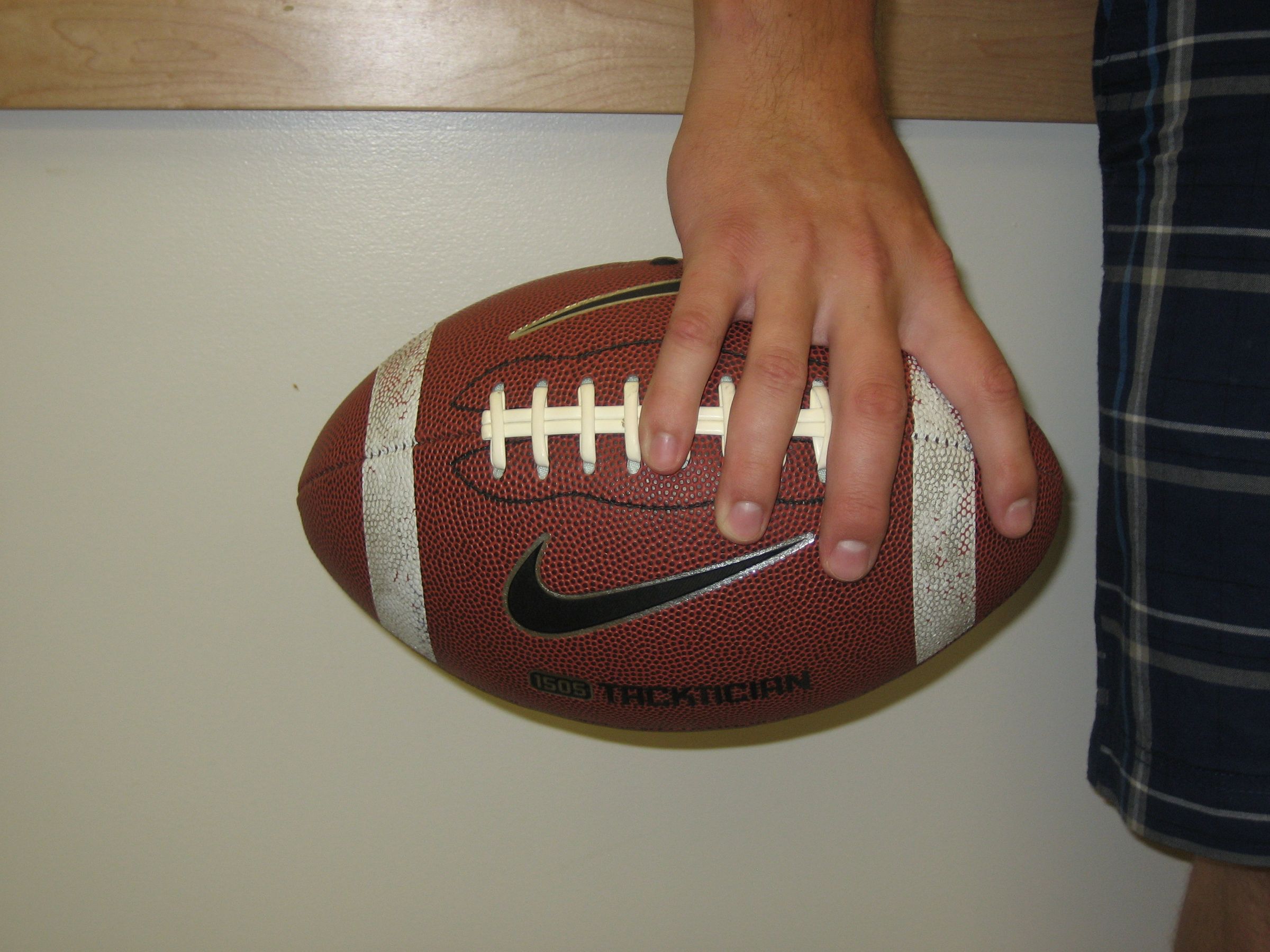 How to Throw a Football 6 Steps (with Pictures) Instructables
