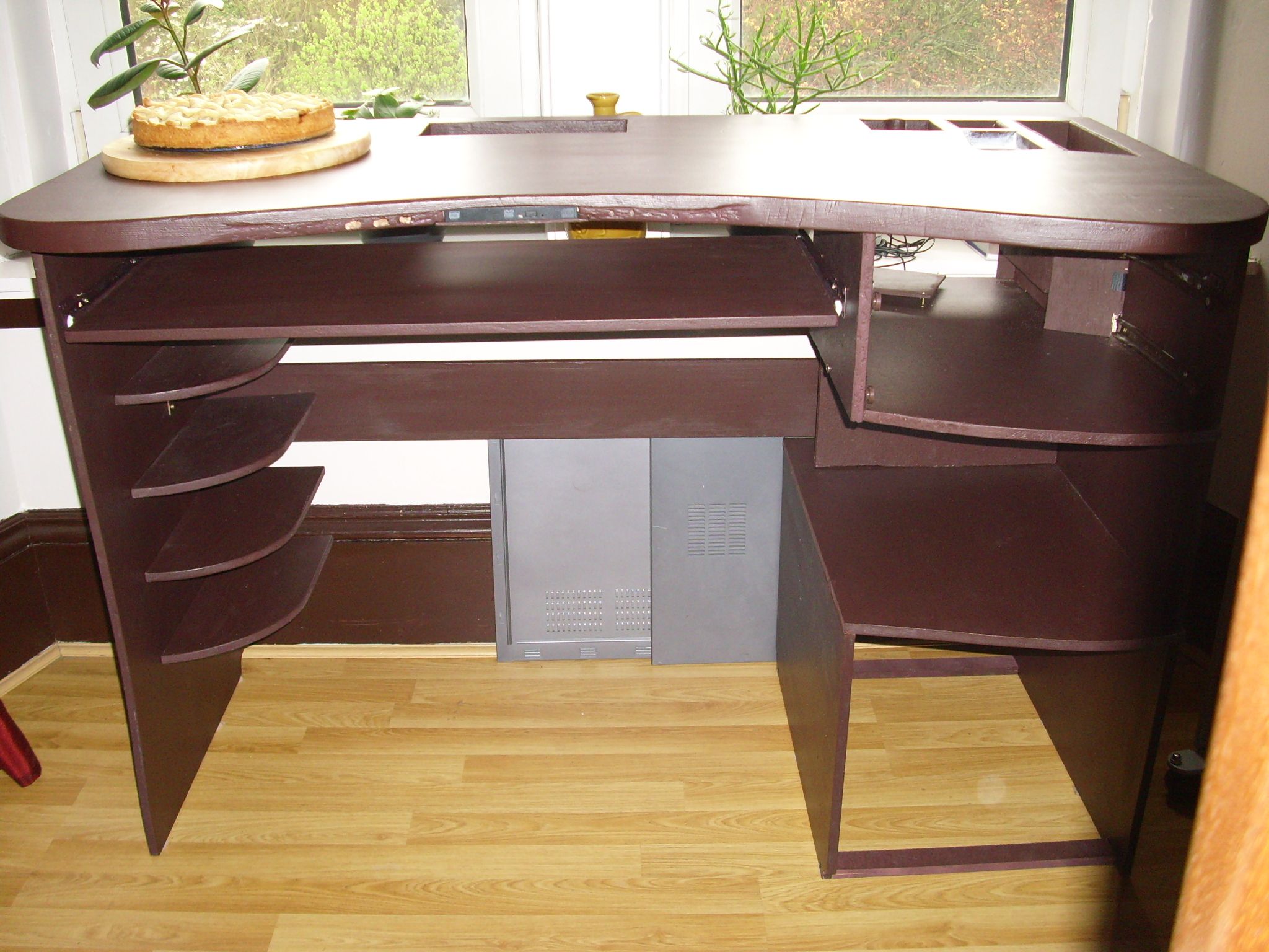 Fancy and Functional Desk With an Inbuilt PC 14 Steps (with Pictures
