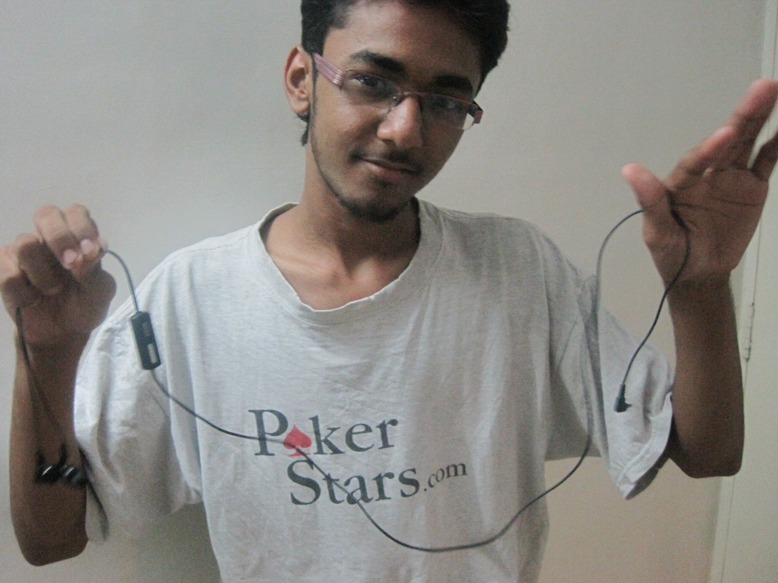 How to Wrap Headphones So They Don't Tangle. Instructables