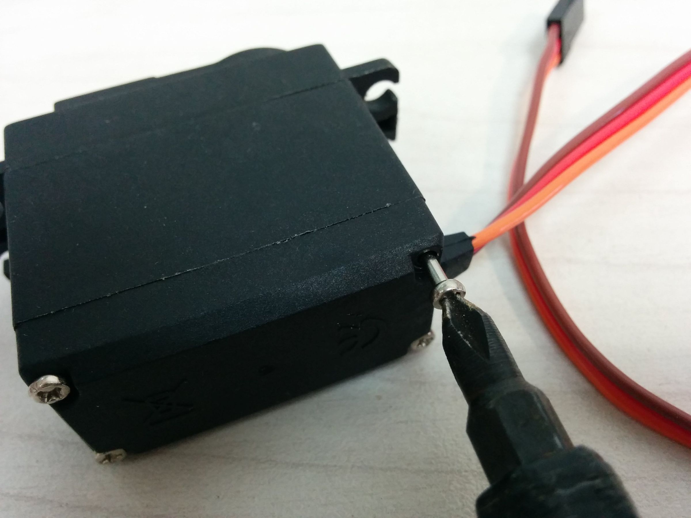 Converting a TowerPro MG995 Servo to a Linear Actuator 7 Steps (with