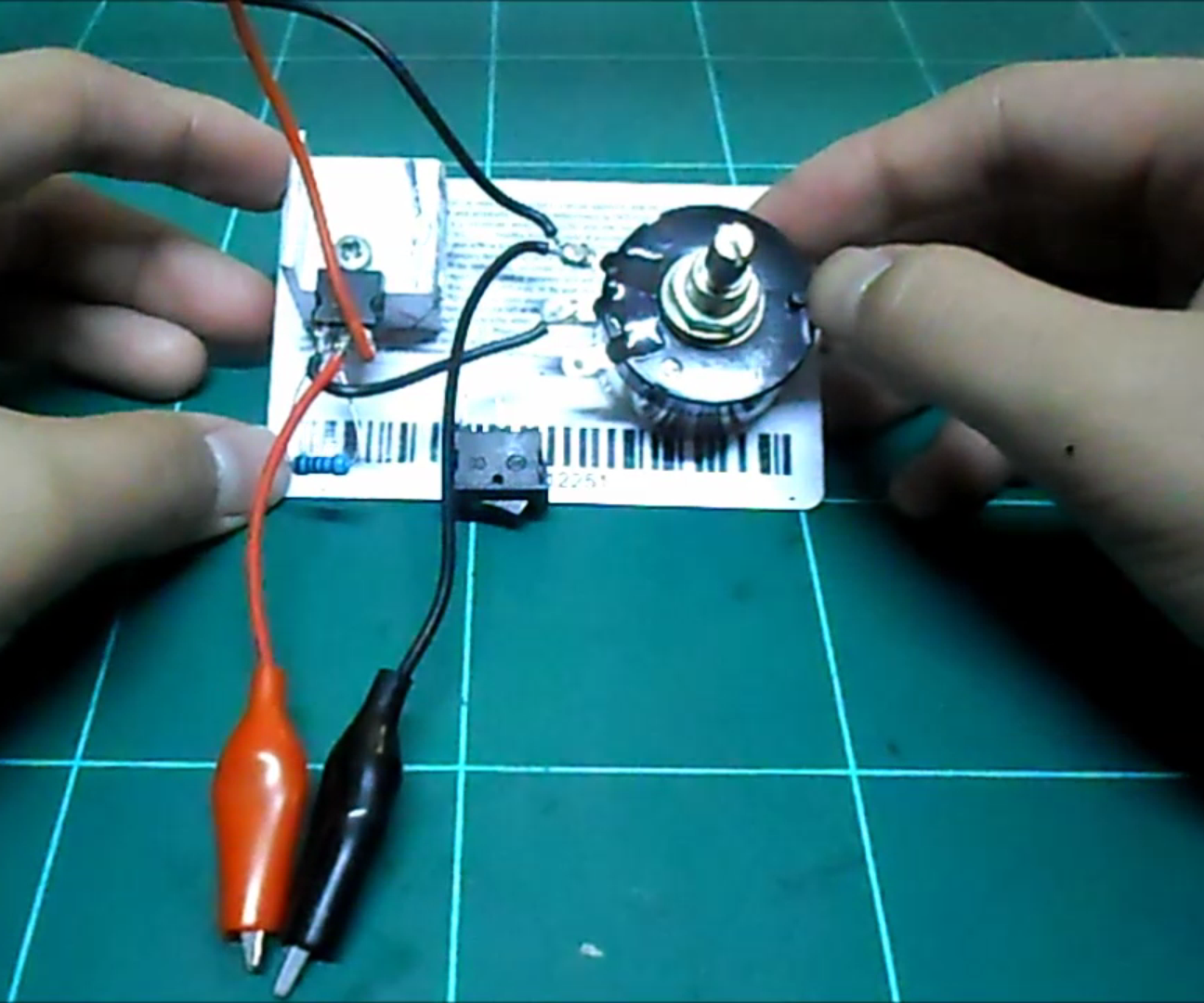 Variable Voltage Regulator Using the LM317