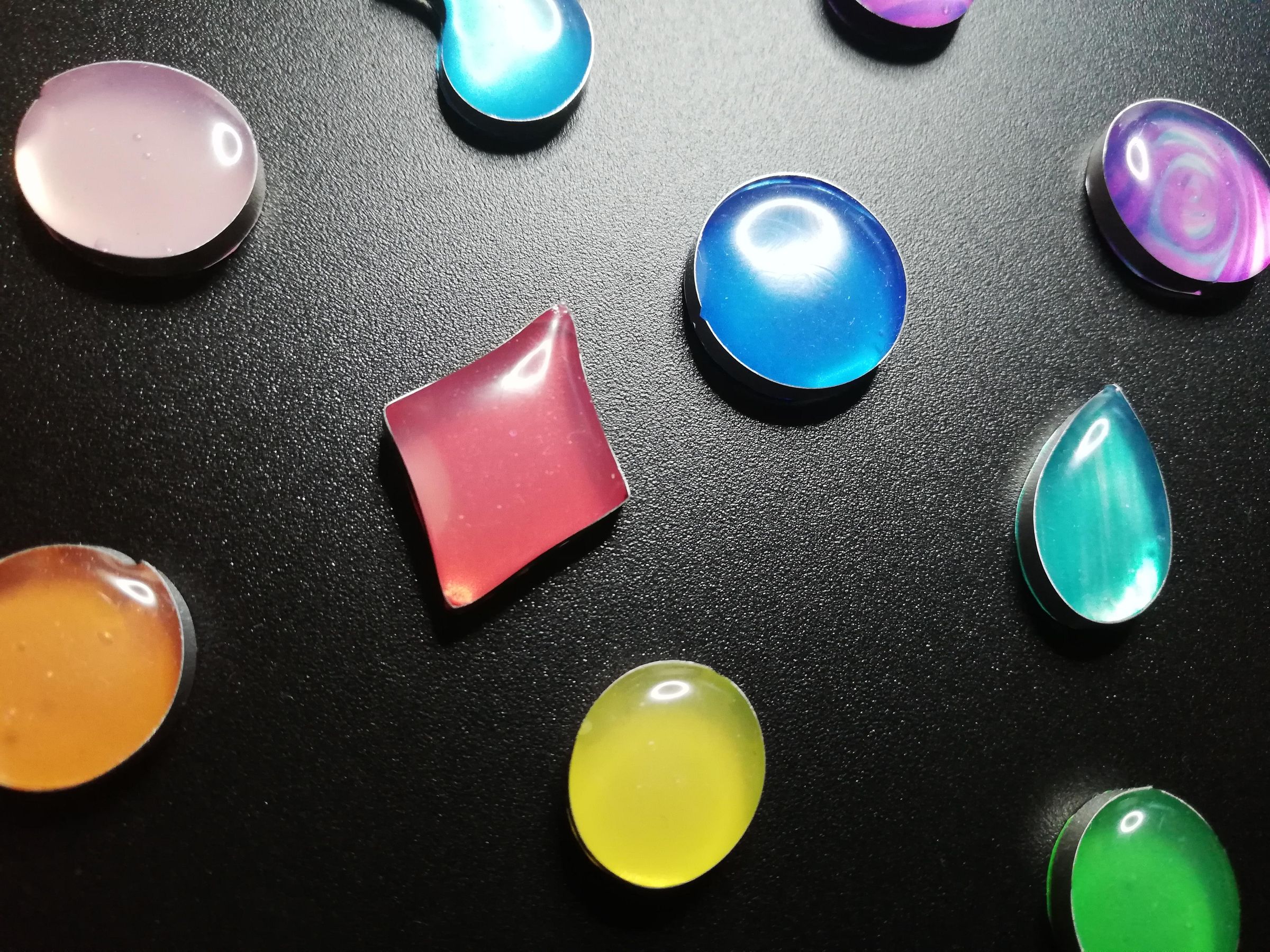 Hot Glue + Soda Cans = Gemstones! 10 Steps (with Pictures) Instructables