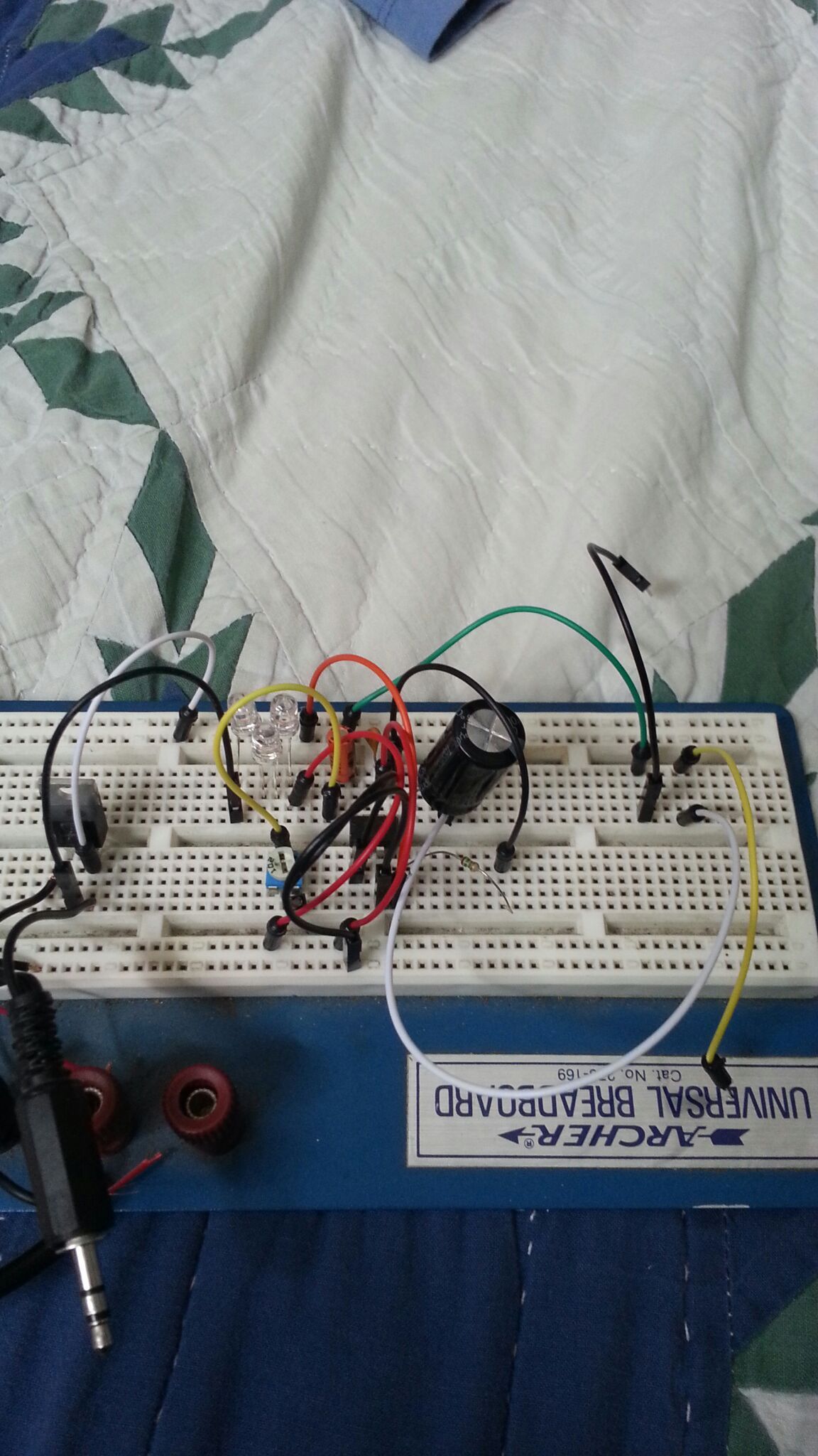 LM386 Based Amplifier With Sound Sensitive LEDs
