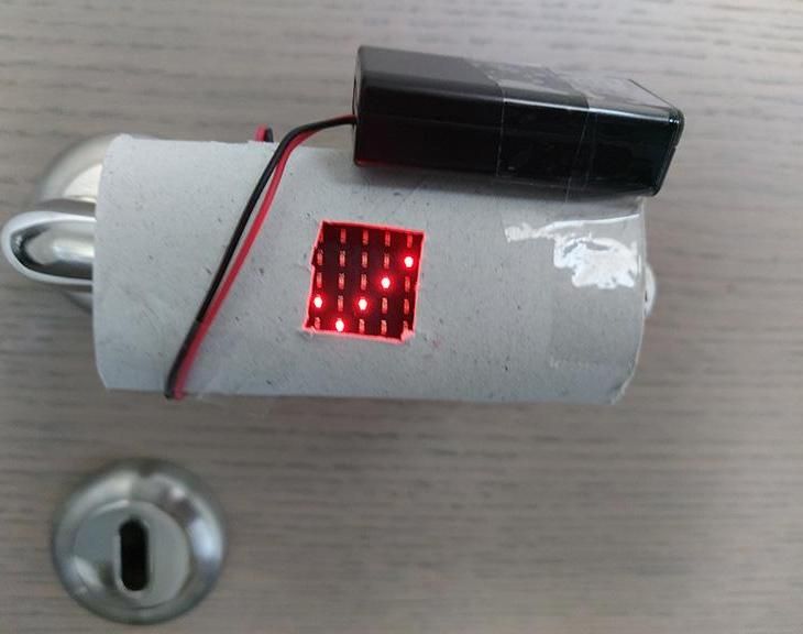 D4E1: Detection and Notification for Opening a Door by Combining Micro:bit and Telegram