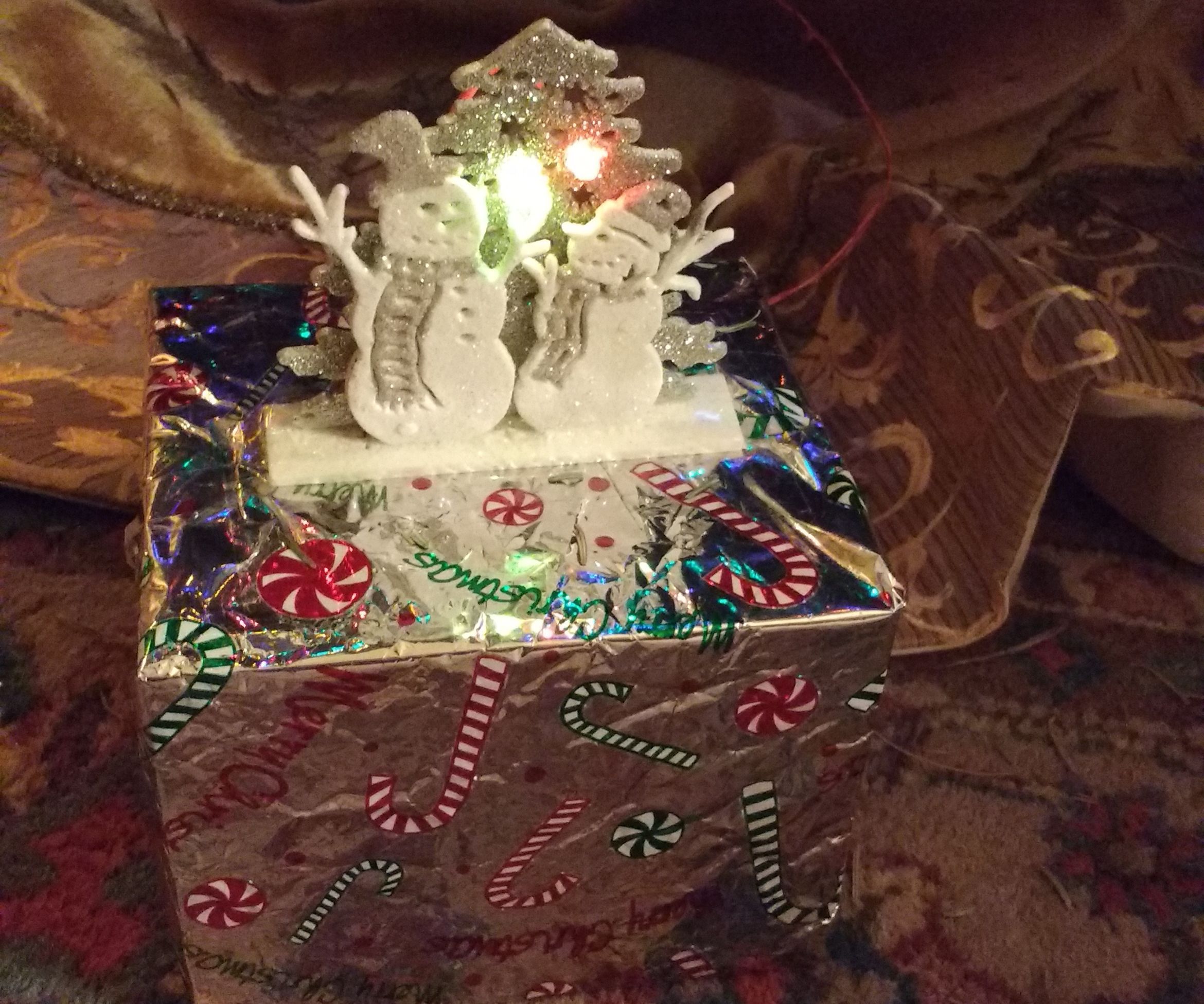 Christmas Tree Water Level Alarm Ornament: No More Thirsty Trees!