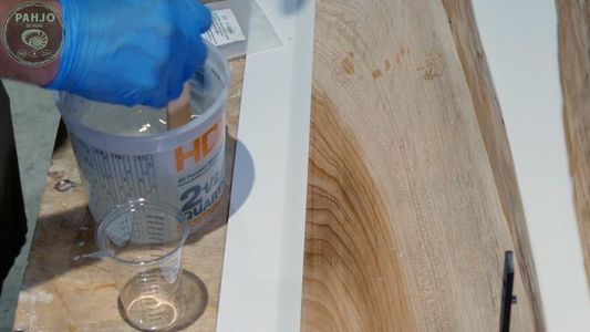 Mix Epoxy and Glow Powder