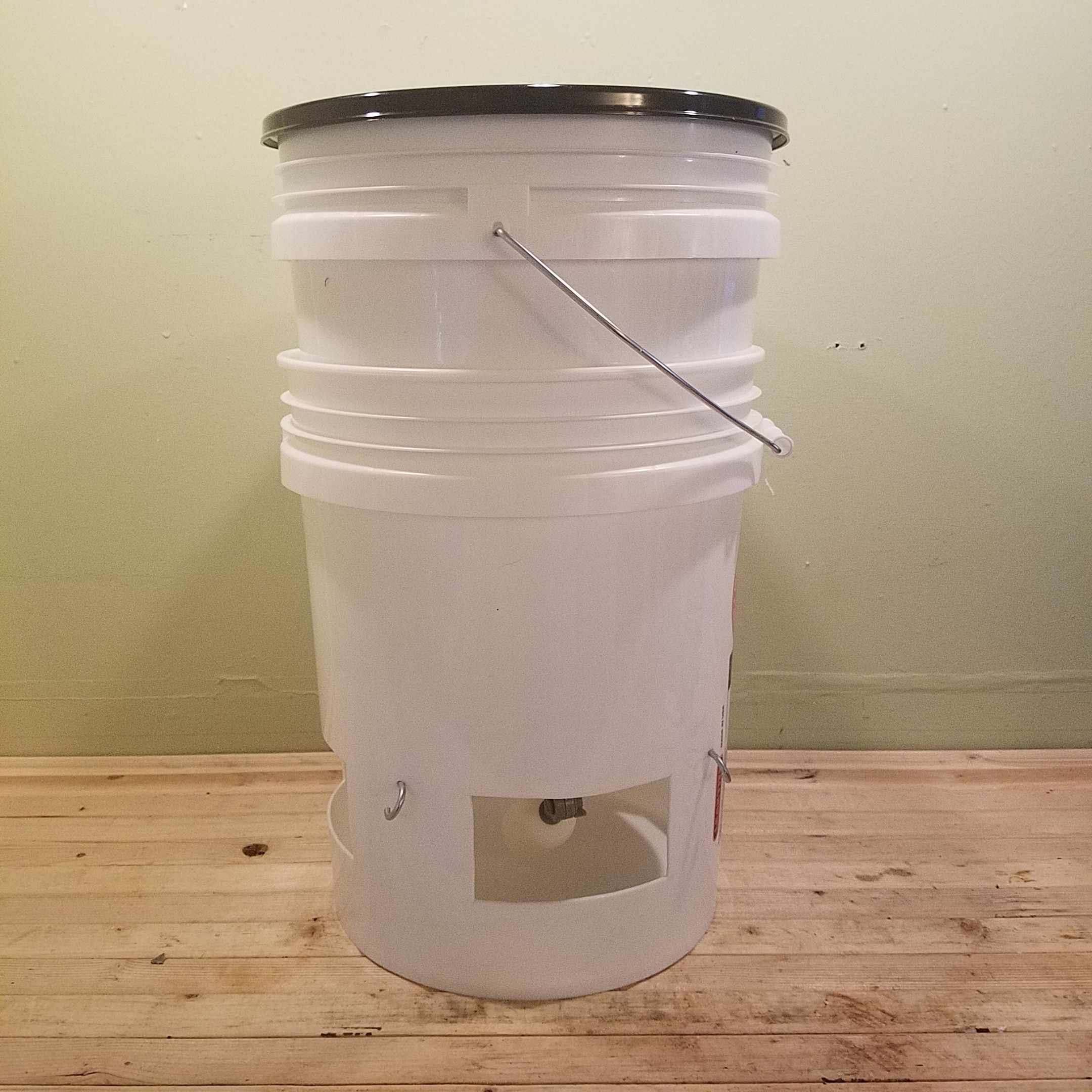 Clean 5Gallon Chicken Waterer 6 Steps Instructables