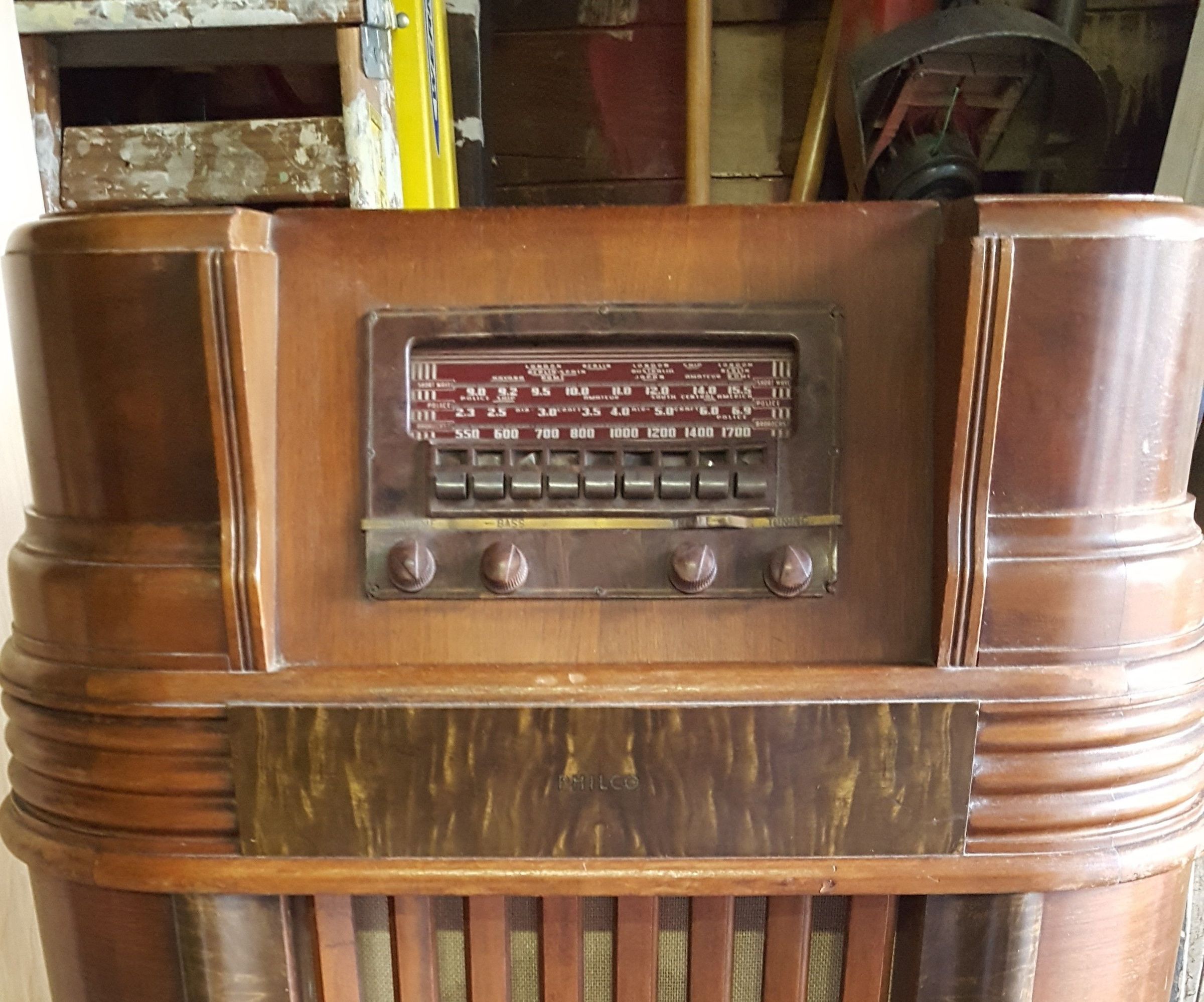 1942 Philco Radio Wine Bar