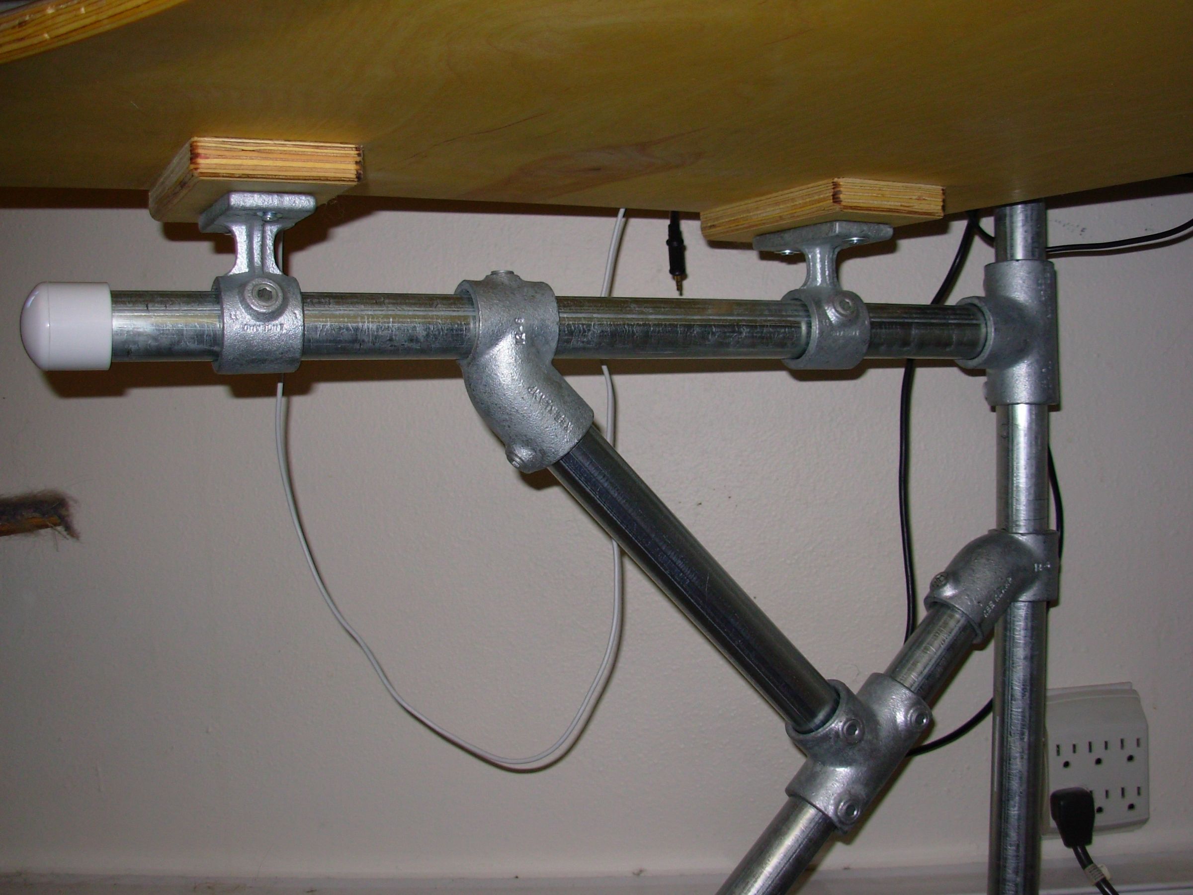 Kee Klamp Desk 8 Steps Instructables