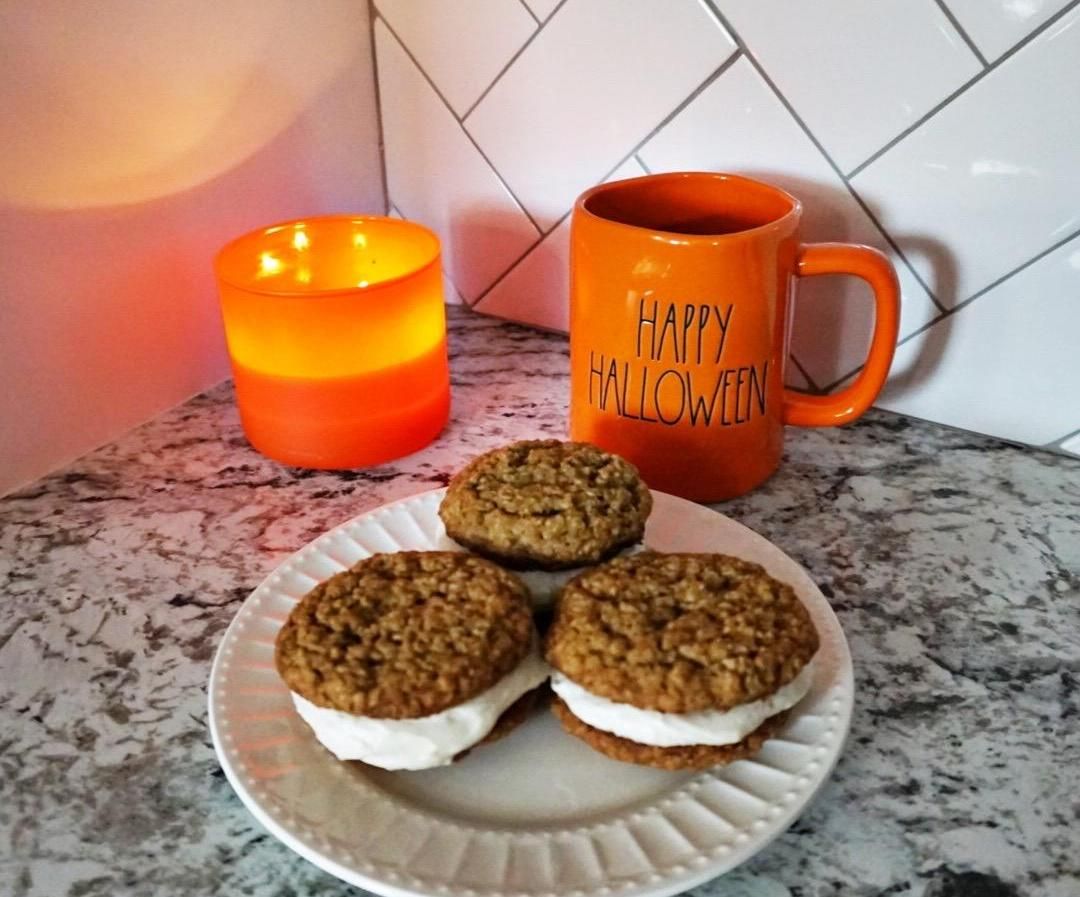 Pumkin Oatmeal Cream Pies With a Maple Cream Cheese  Filling