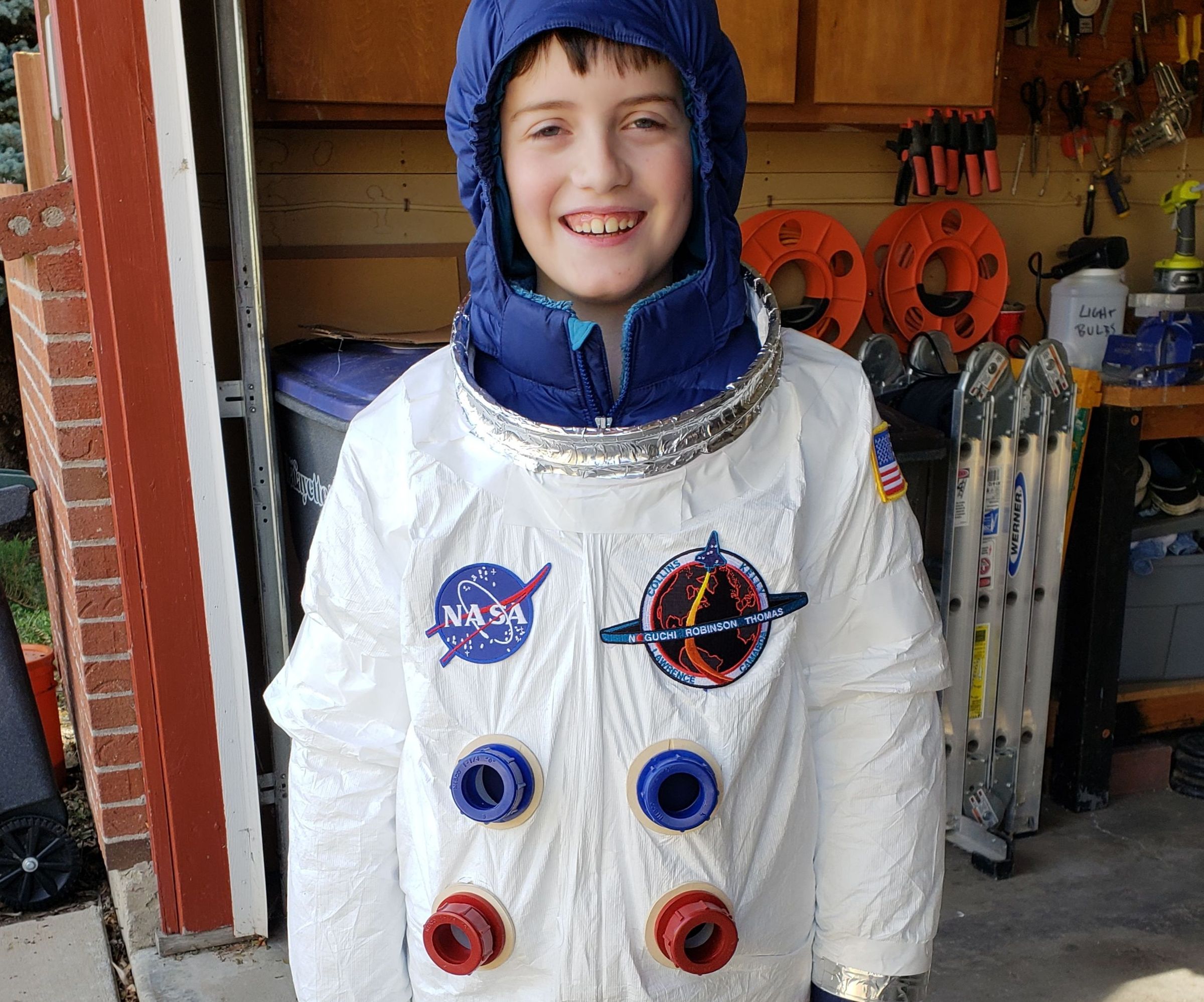 Super Easy Kids Astronaut Costume