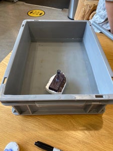 Diamagnetische Boot in Een Bak Met Water