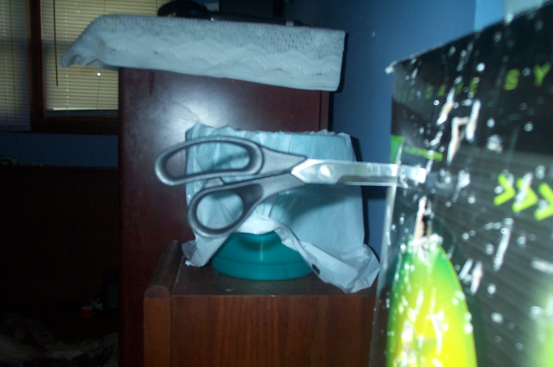 How to Throw Scissors 4 Steps Instructables