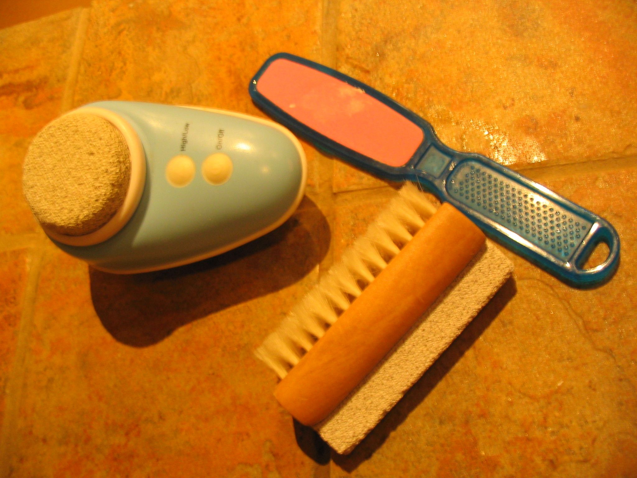 Exfoliate Your Feet. FAST 4 Steps Instructables