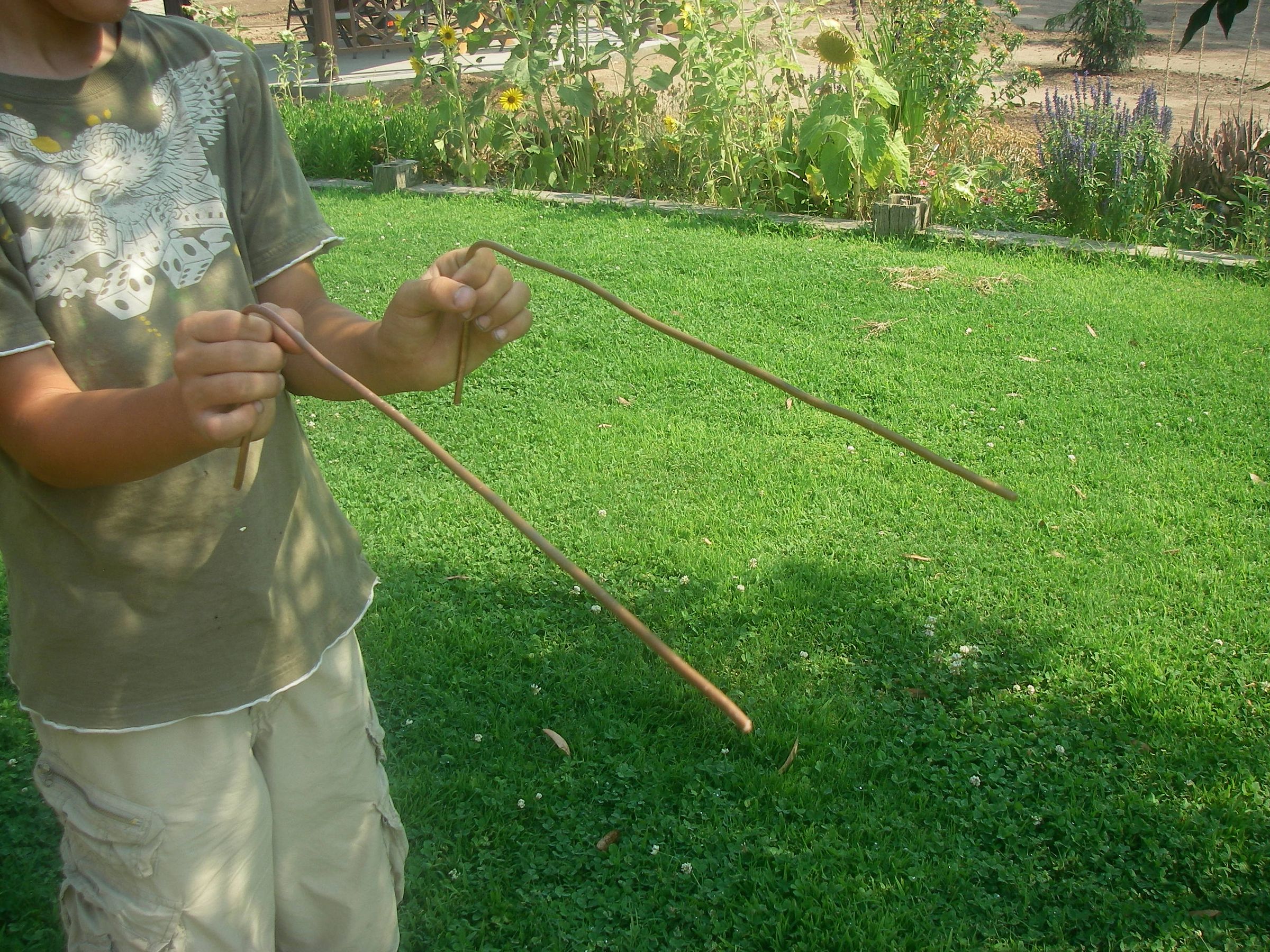 Super Cool Dowsing Rods!!!!!!! : 3 Steps - Instructables