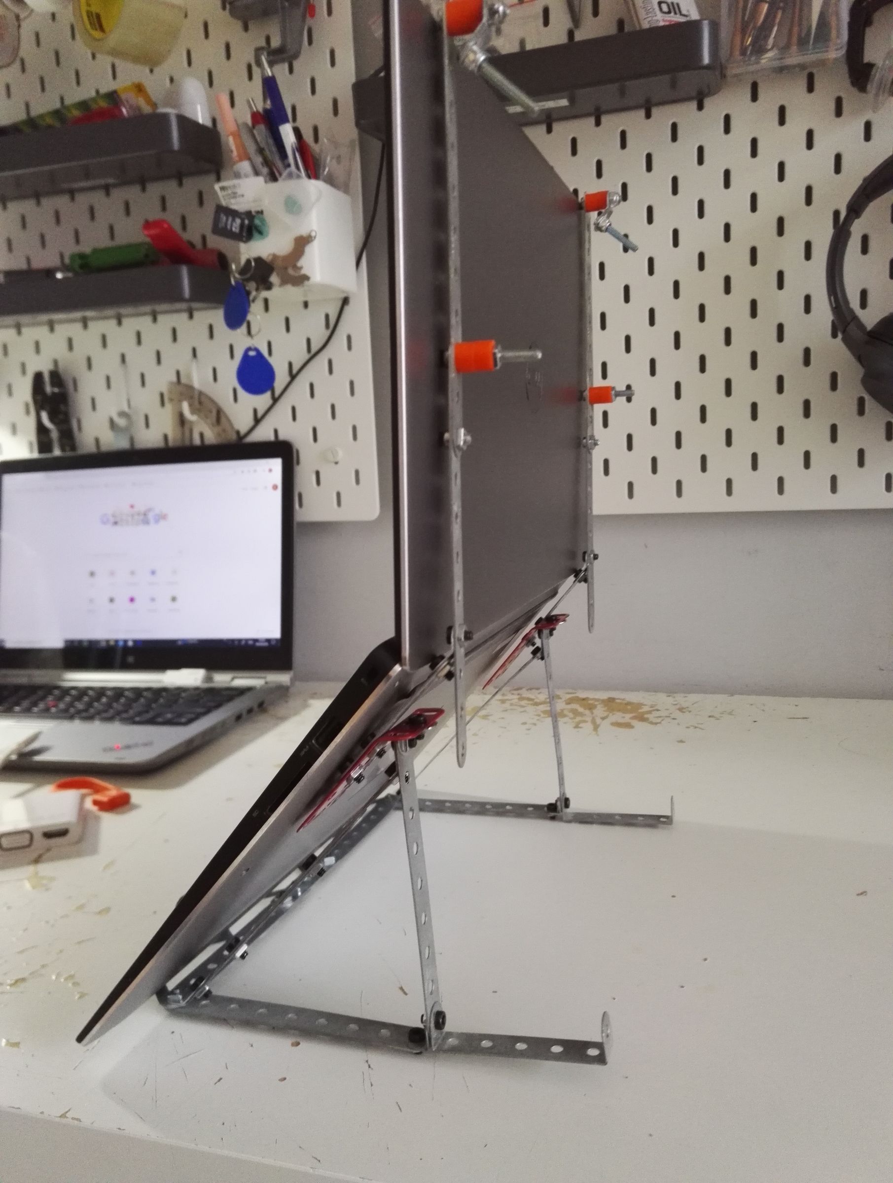 Mecano Laptop Rack Mount/Desk Stand (2 in 1) : 4 Steps - Instructables