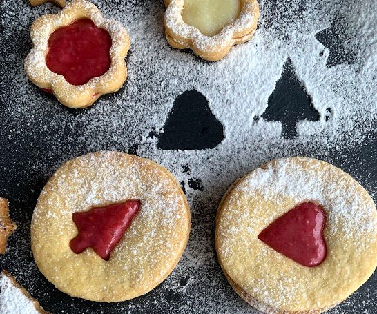 Linzer Cookies With Raspberry Curd