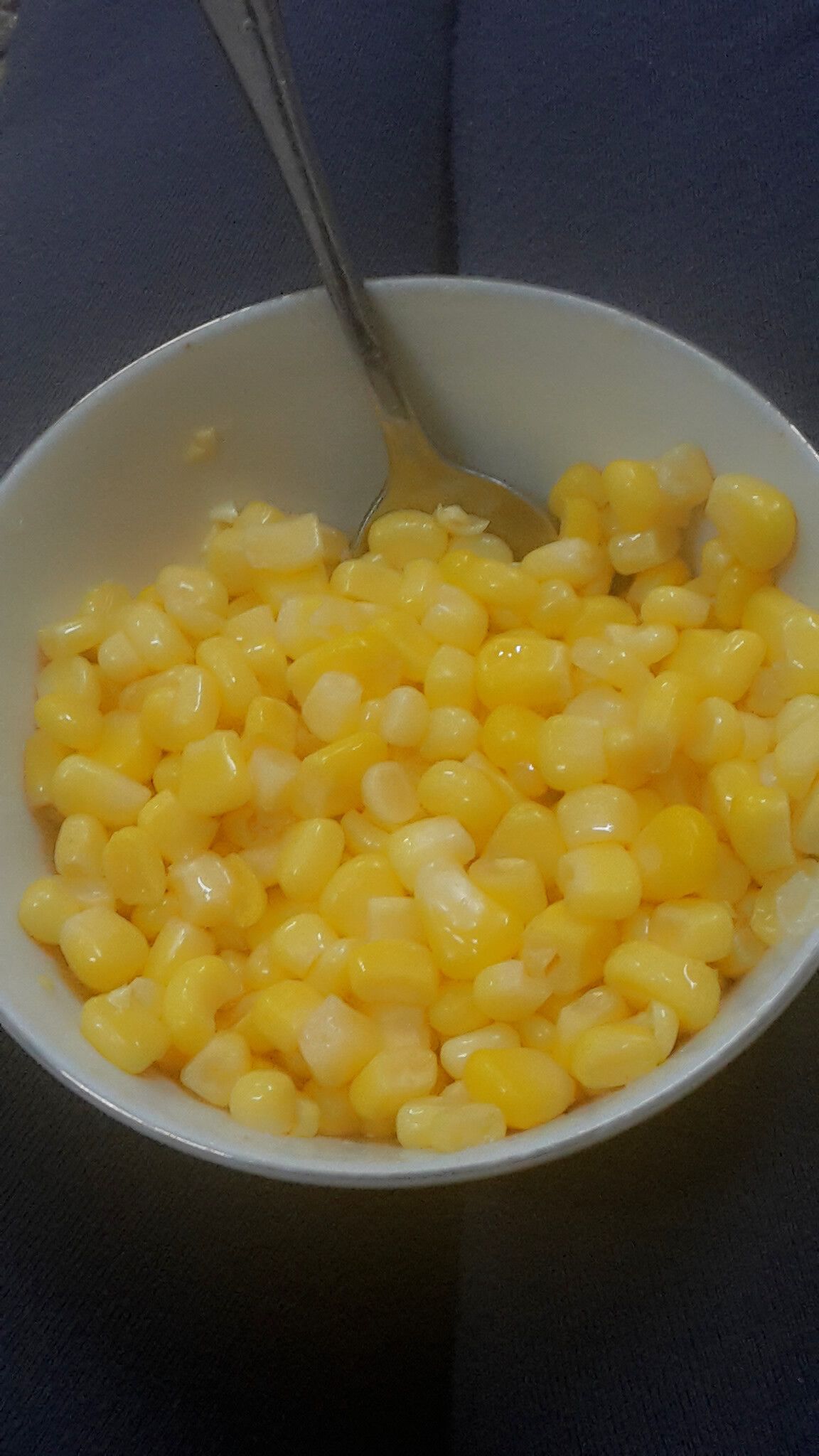 hey my loves, today i am gonna show you the really simple amazing delecious corn that you can eat it for lunch or just for watching TV or anything
