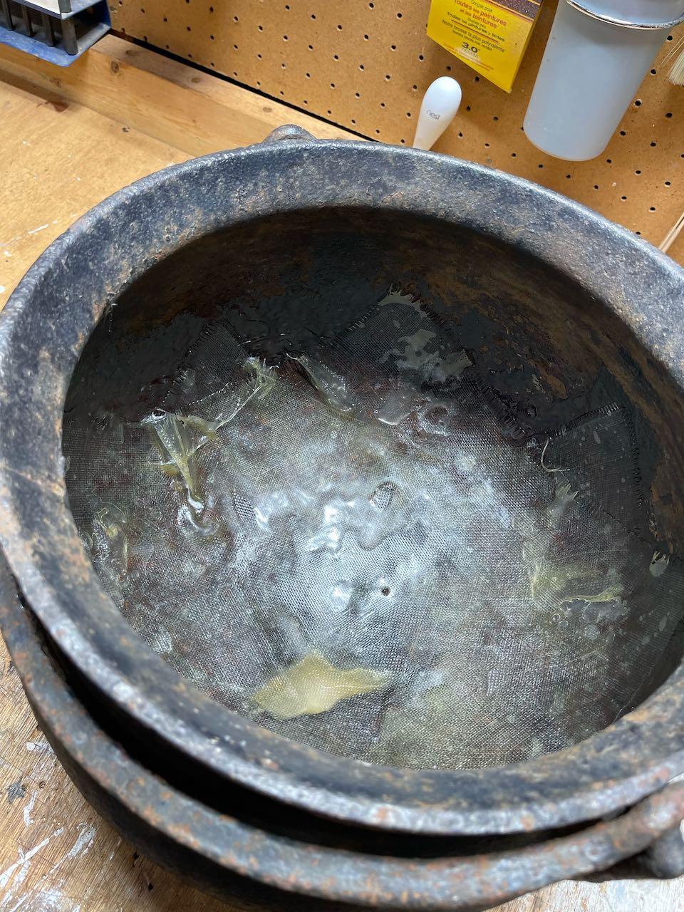 Restore an Antique Cast Iron Cauldron / Family Heirloom 5 Steps Instructables