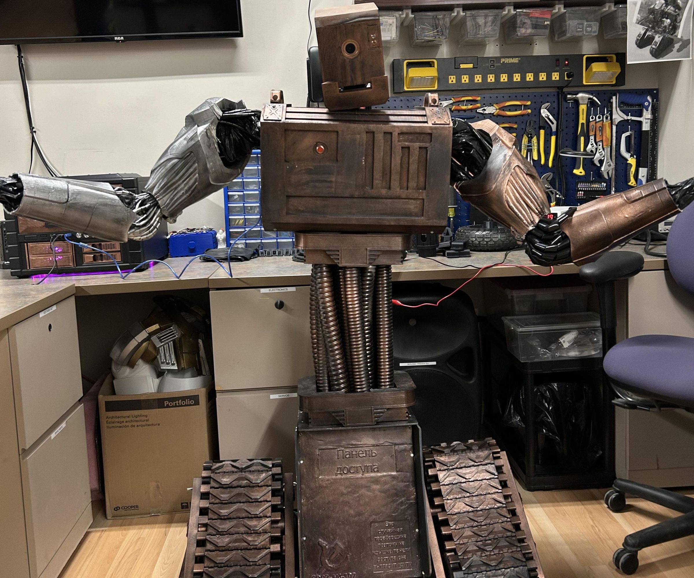 E-GOR the Retro Robot