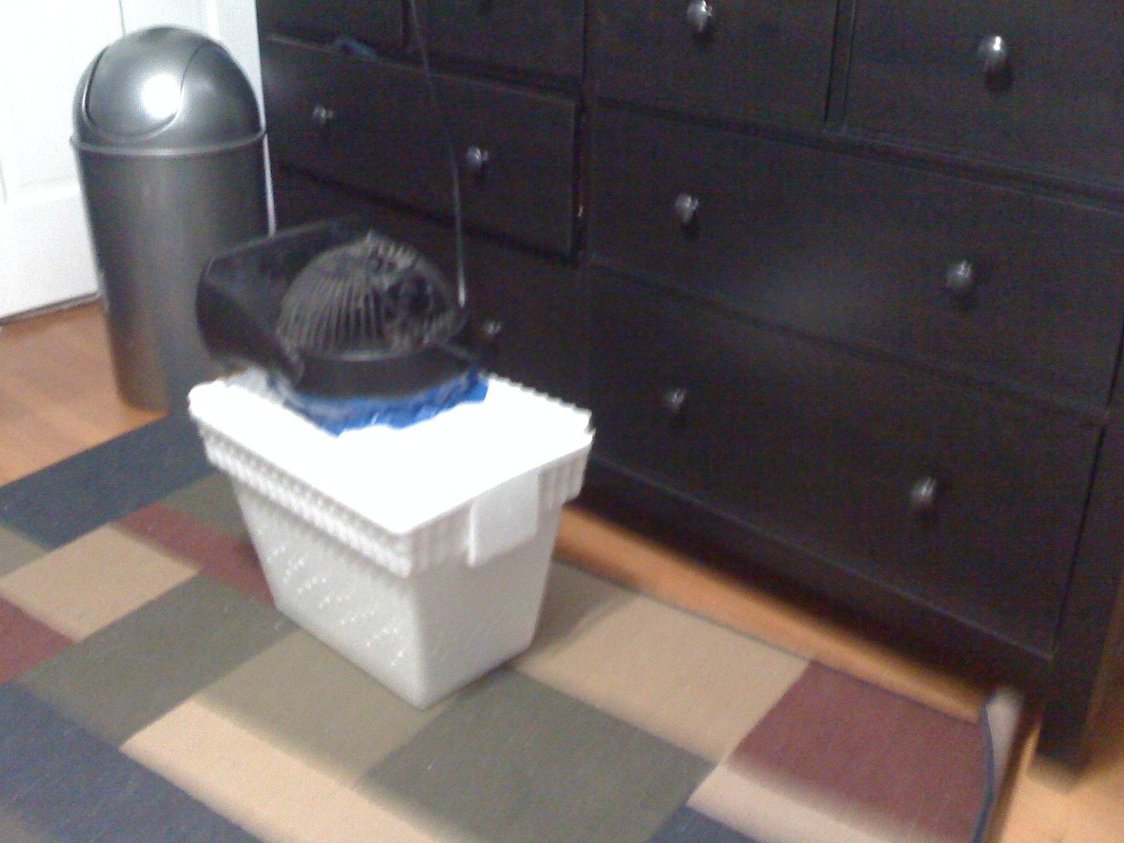 Build a Pump-less Recycled AC With an Old Fan.
