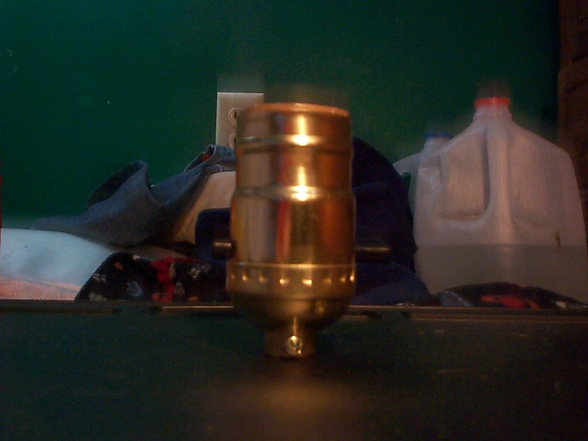 how to wire-up a light bulb-socket