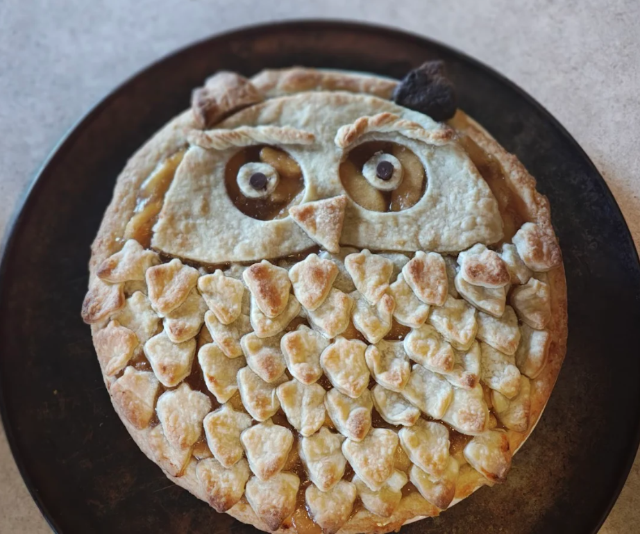 How to Decorate a Pie to Look Like an Owl