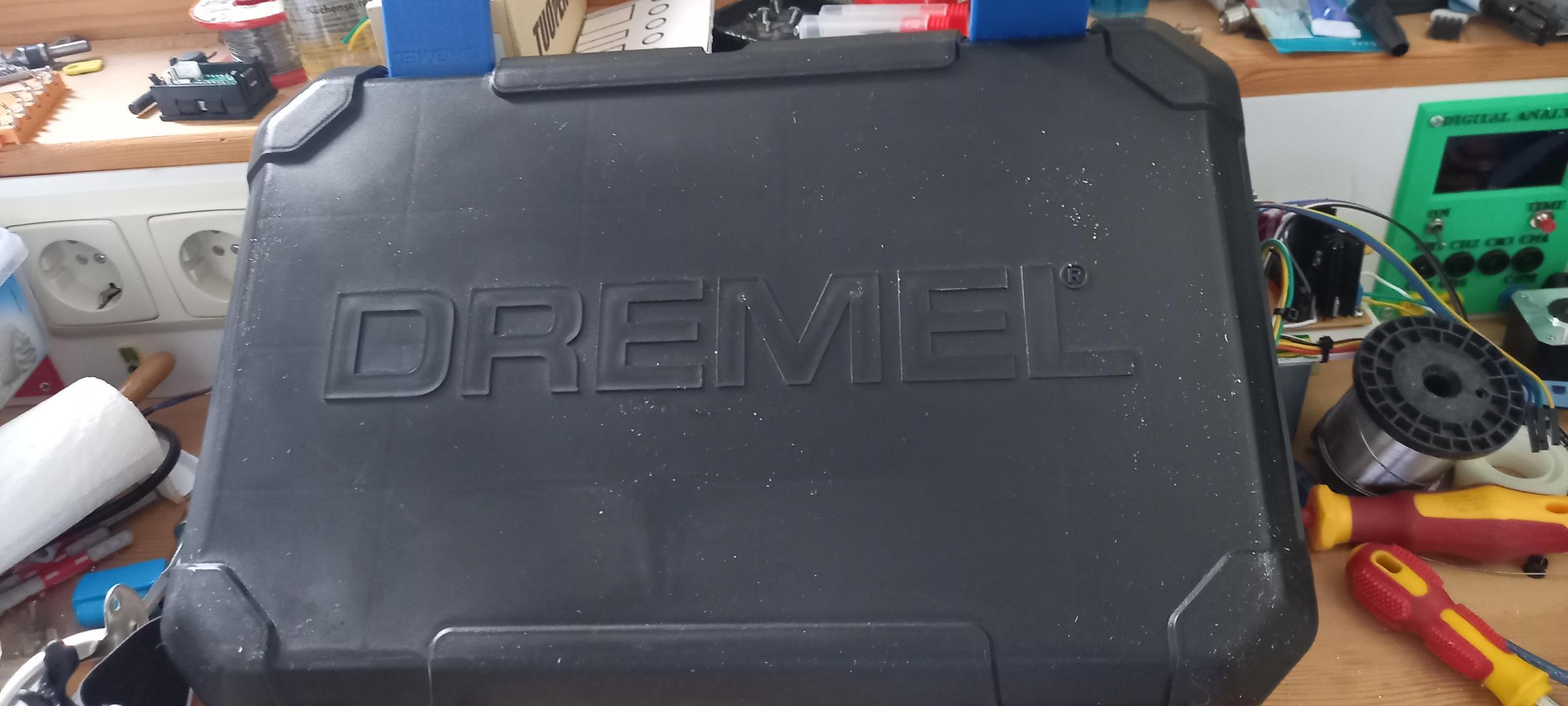 Prepare the Dremel Suitcase
