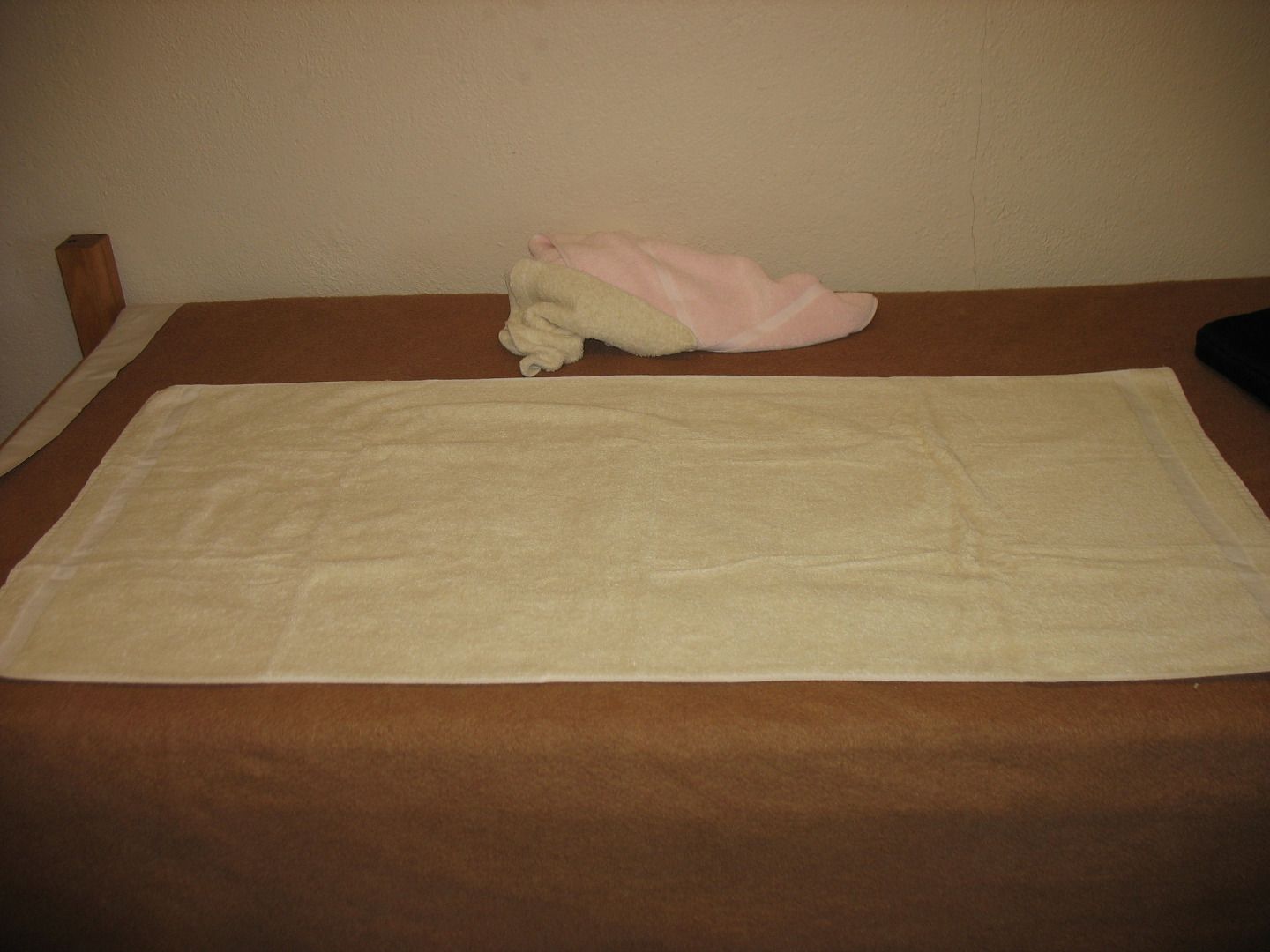 Folding Towels in Quarters and Thirds 9 Steps Instructables