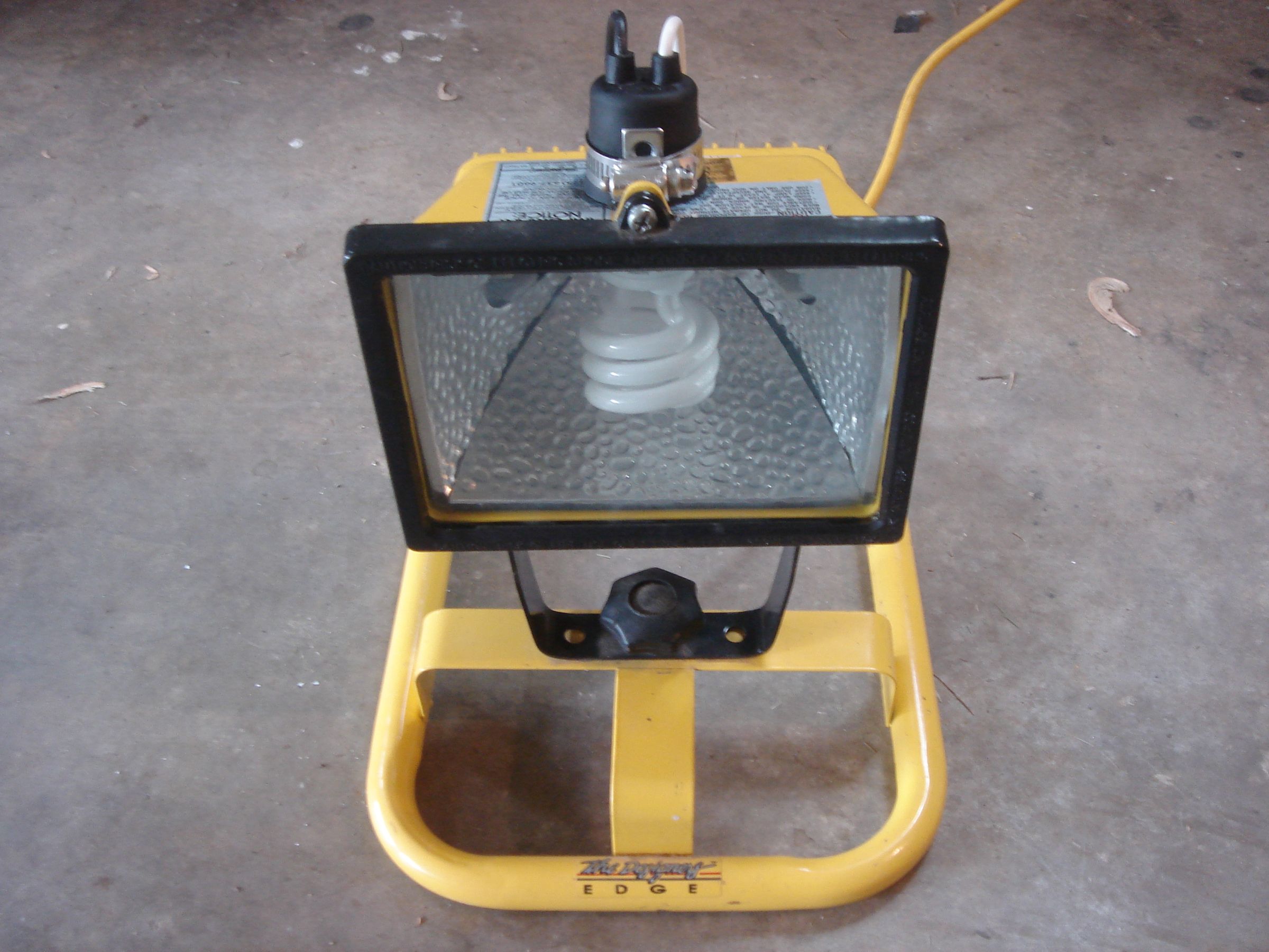 Convert a Halogen Worklamp Into Flourescent for 5 and 20 Minutes 7 Steps Instructables