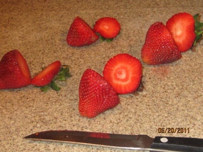 Cut the Strawberrys and Bannas