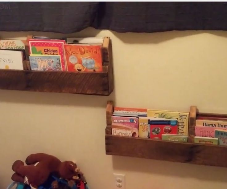 DYI Pallet Book Shelf