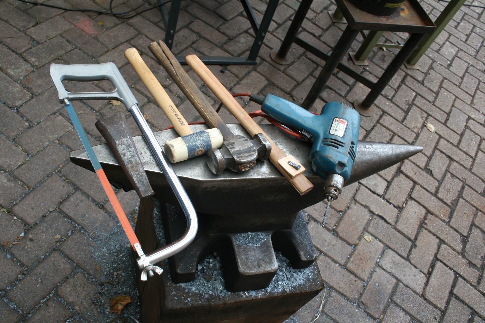 Replacing a Handle on a Hammer 7 Steps (with Pictures