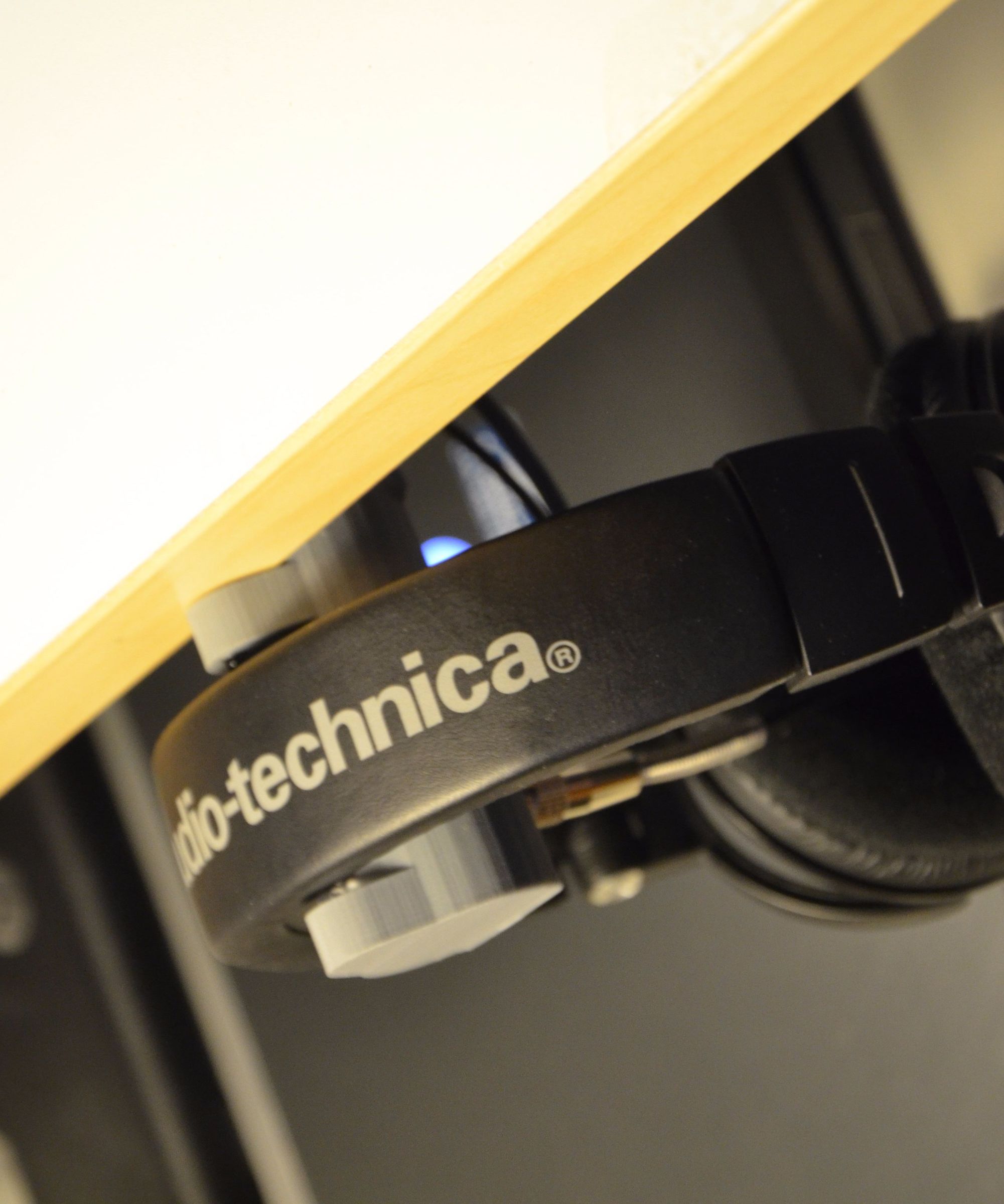 Smart Rack for Headphone 