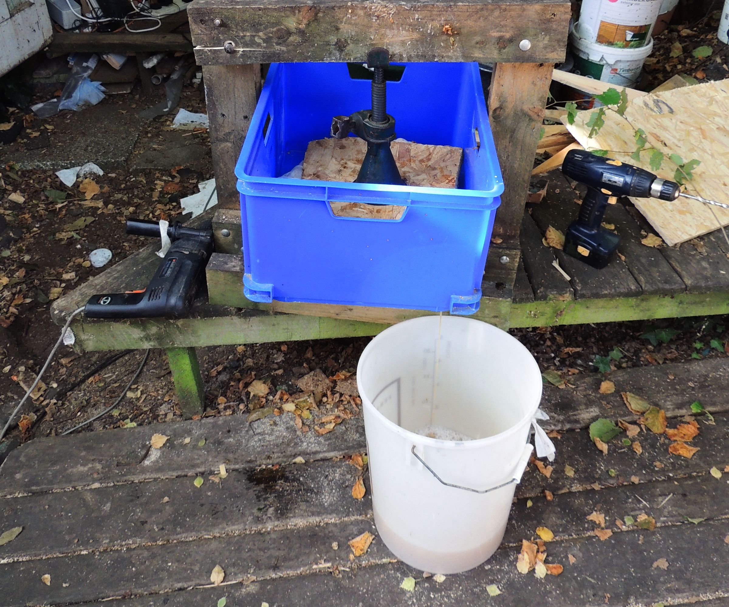 How to Make a Cider Press With a Car Jack