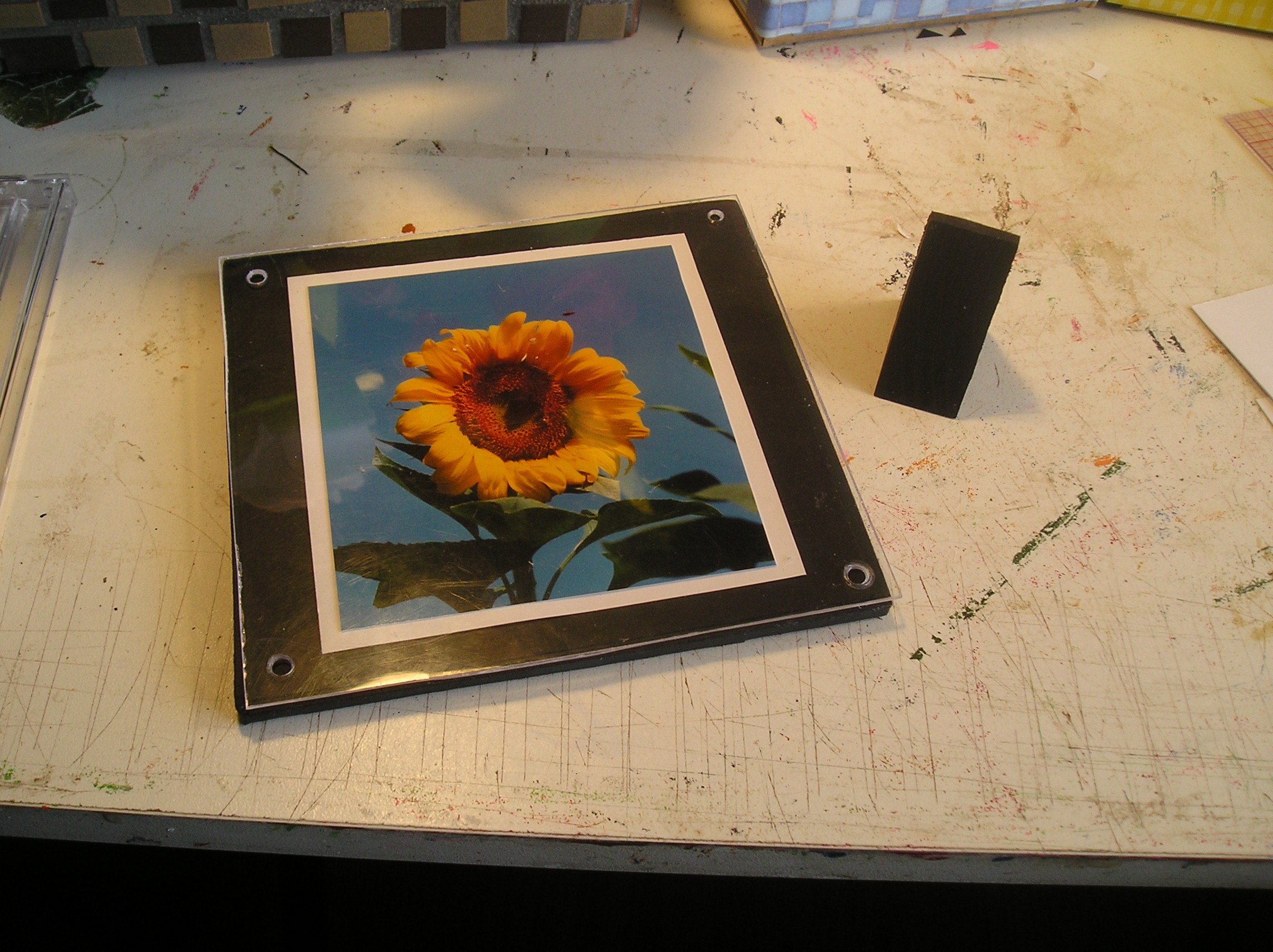 How to Recycle Jewel or CD Cases Into Picture Mounts 7 Steps