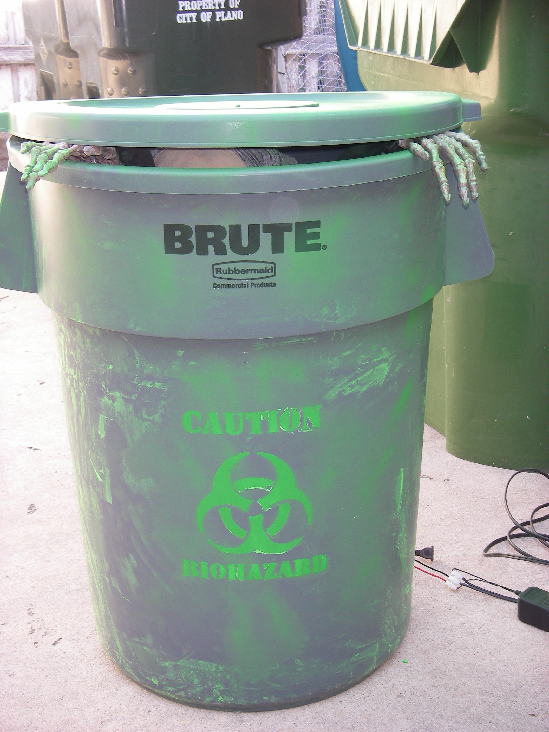 Trash Can Trauma Halloween Prop (From Kit and MAKE: Halloween Edition)