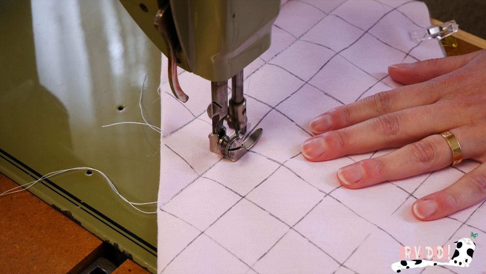 DIY How to Make a Quilted Sewing Machine Mat With Pockets and Thread