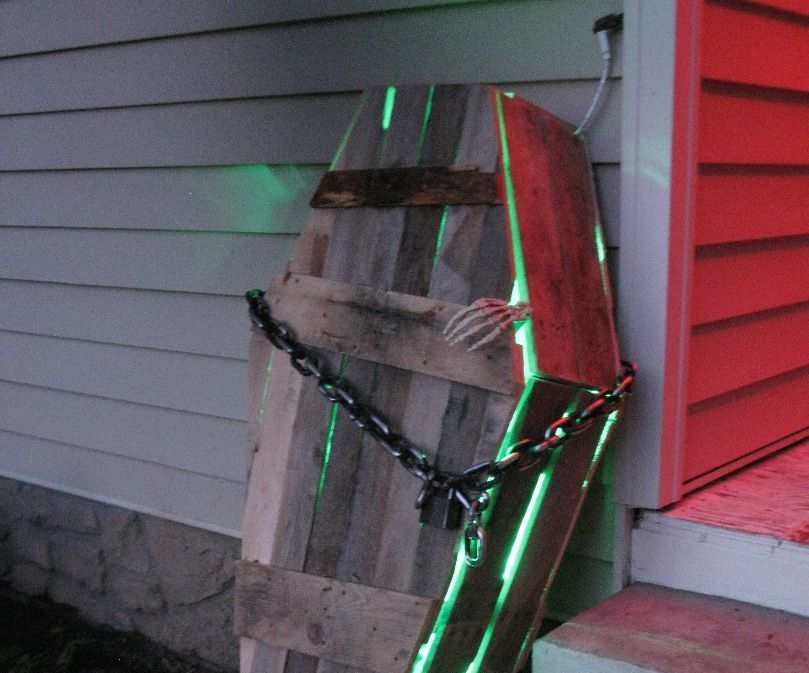Pallet Halloween Coffin Decoration