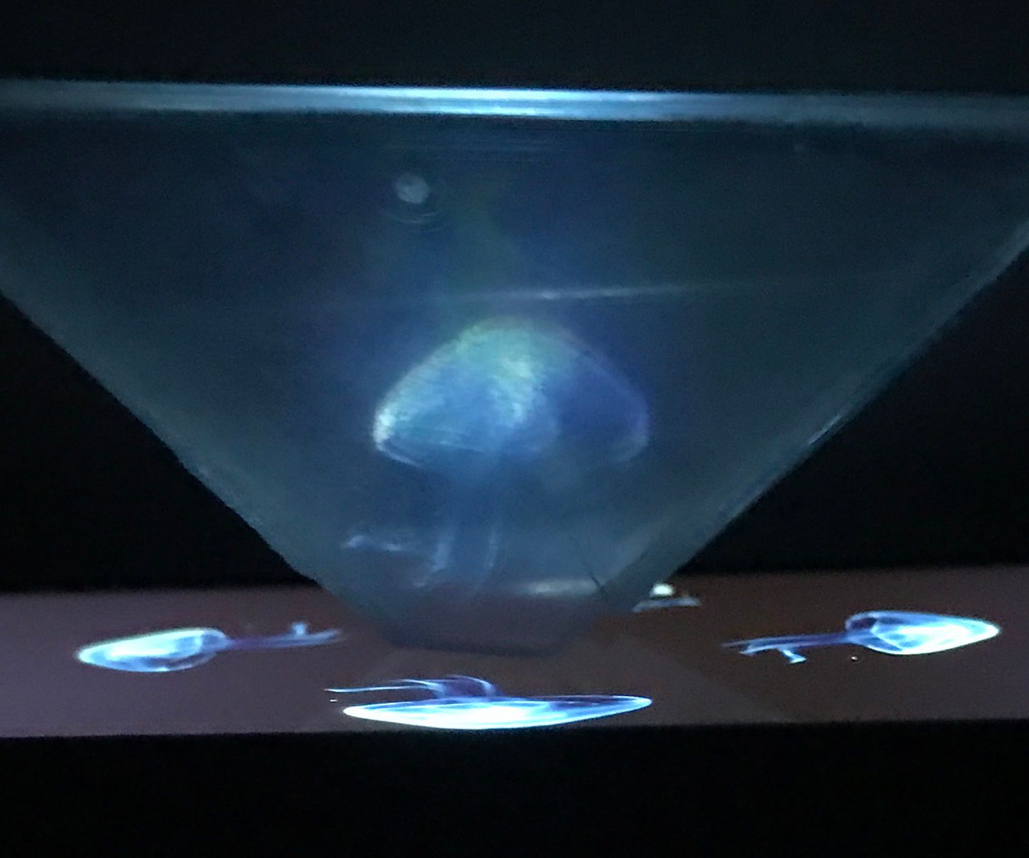 TfCD Phone Hologram Projector