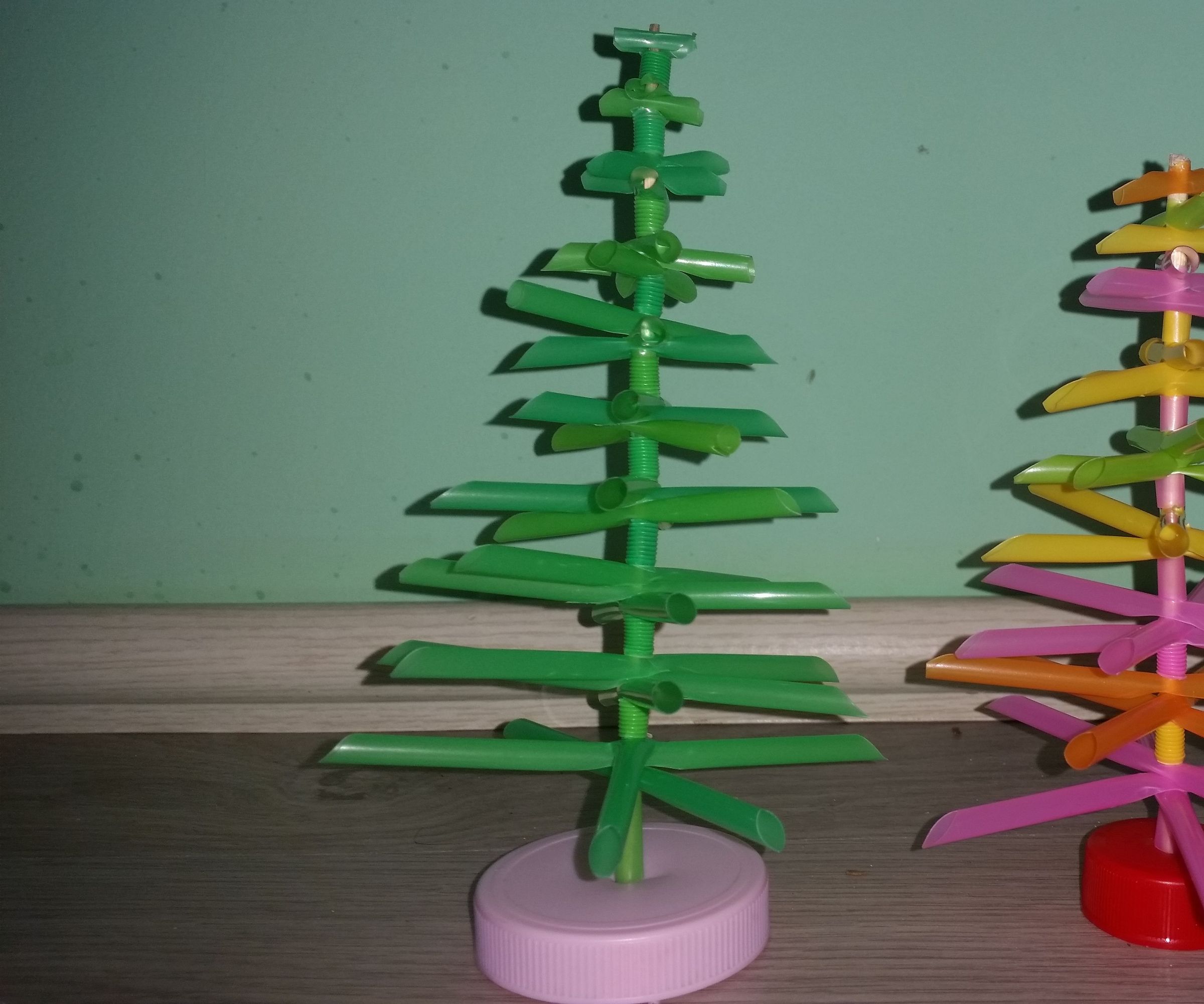 DIY Christmas tree from straws