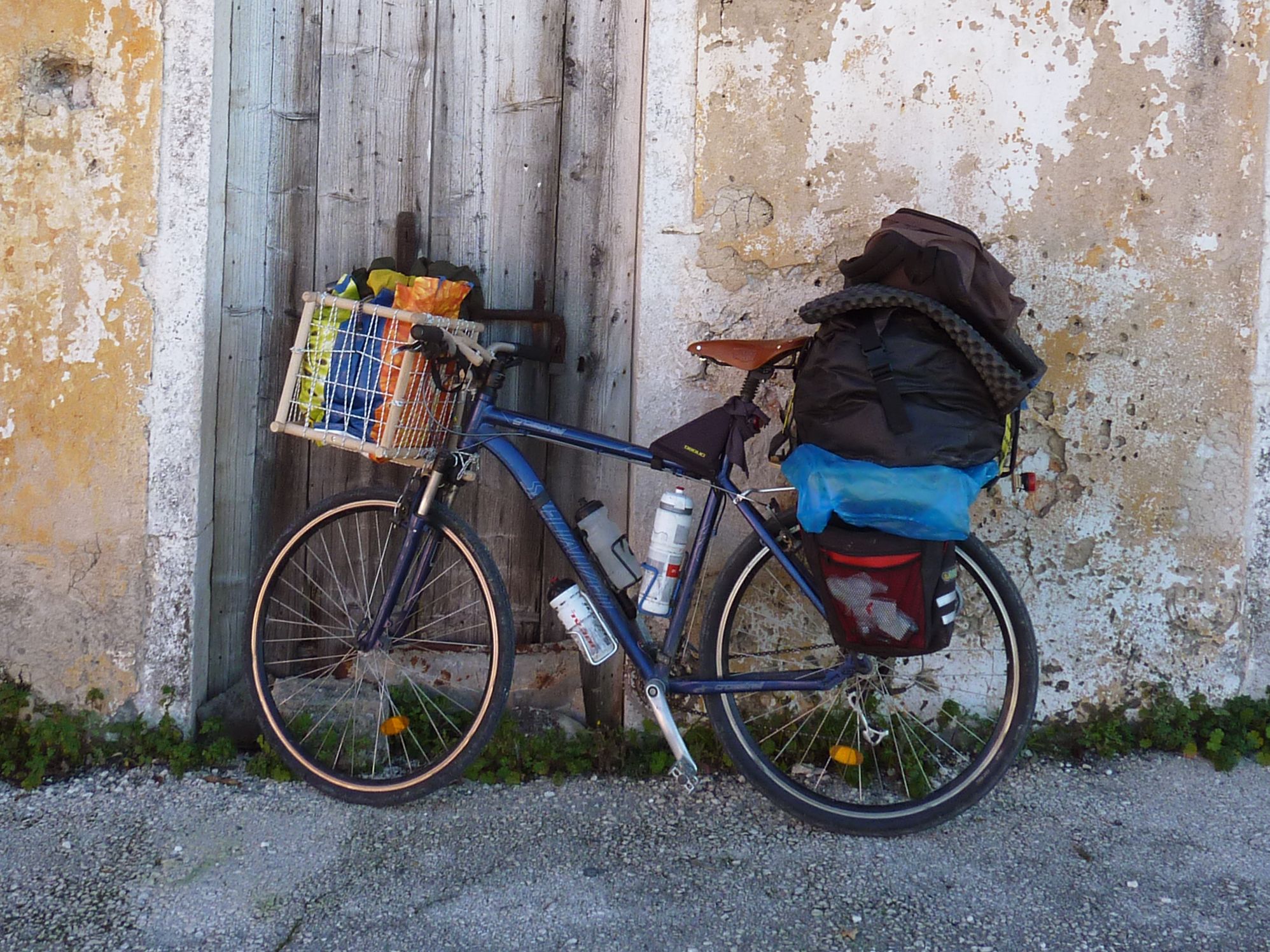 Heavy Duty Bicycle Basket From Broomsticks and Rope! 8 Steps (with