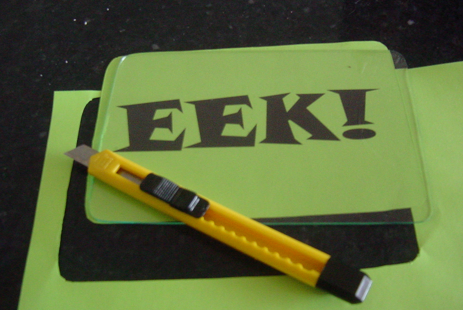 EEK! "I SEE YOU" Halloween Picture Frame 5 Steps (with Pictures