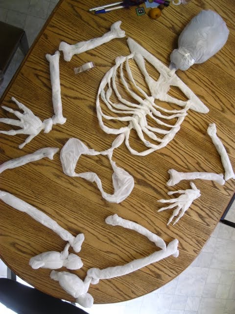 Halloween Skeleton Made of Plastic Shopping Bags. : 7 Steps (with