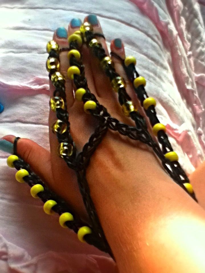 Loom Skeleton Hand